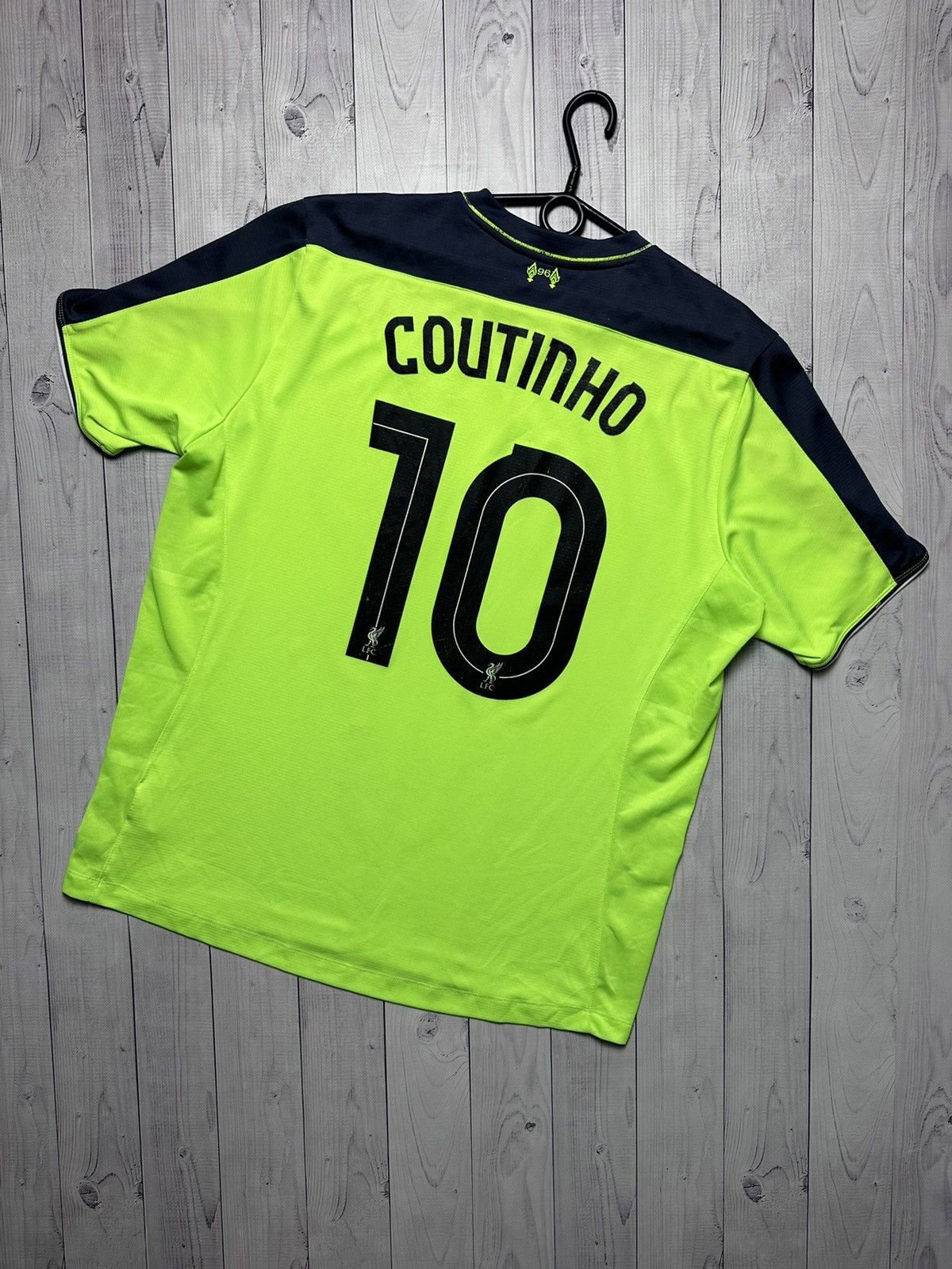New Balance Vintage Liverpool soccer jersey 10 Coutinho size XL rare Size US XL / EU 56 / 4 - 1 Thumbnail