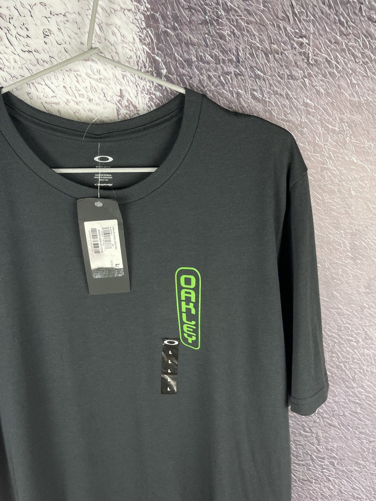 Oakley Oakley Sign logo tee vintage new big logo Size US L / EU 52-54 / 3 - 8 Thumbnail