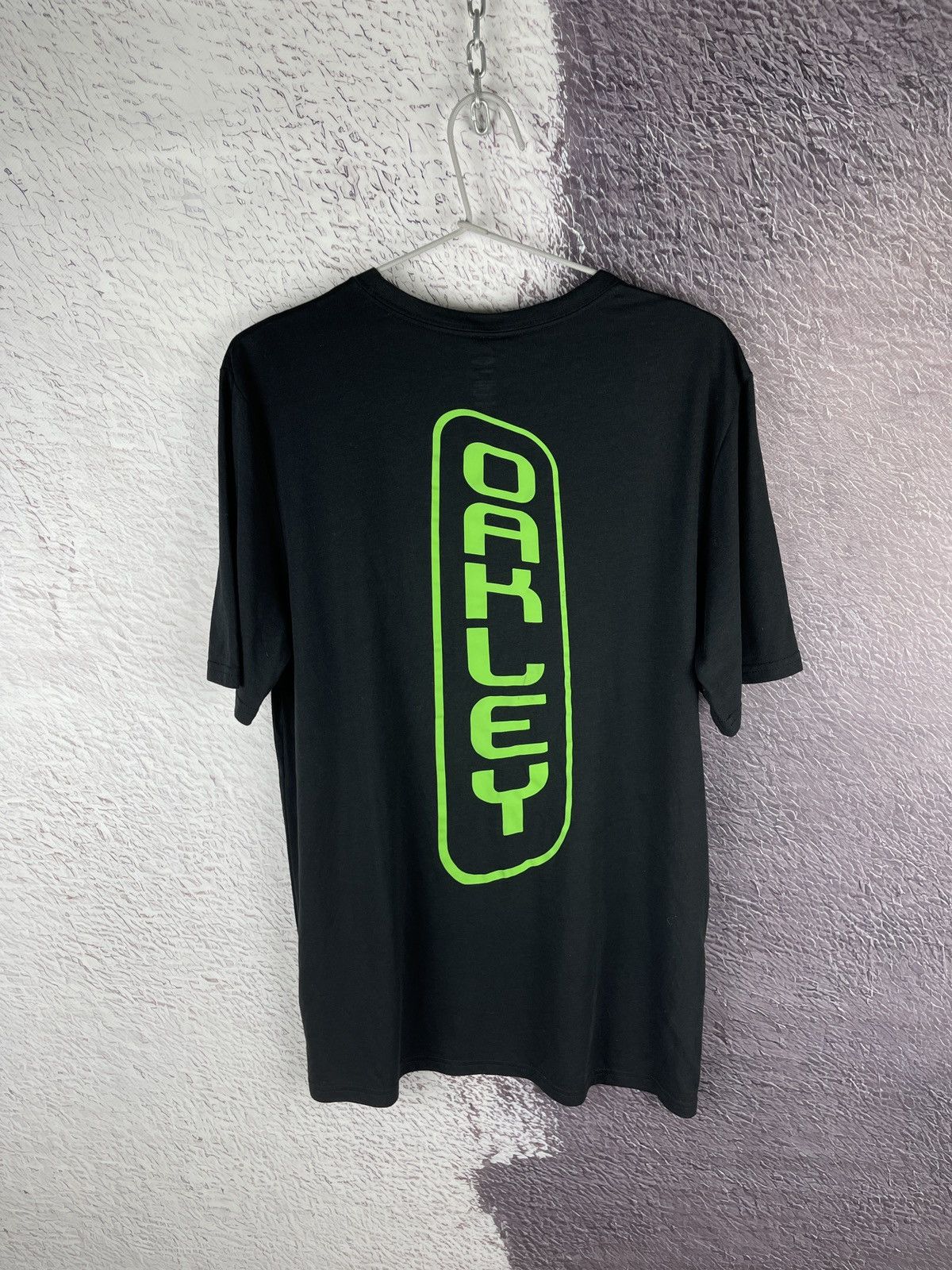 Oakley Oakley Sign logo tee vintage new big logo Size US L / EU 52-54 / 3 - 1 Thumbnail