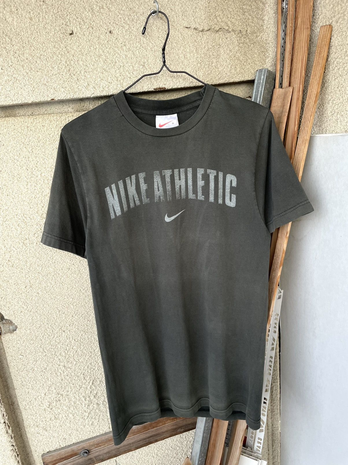 Nike Vintage 90s Nike Athletic Center Swoosh Faded Tee T-Shirt Size US S / EU 44-46 / 1 - 4 Thumbnail