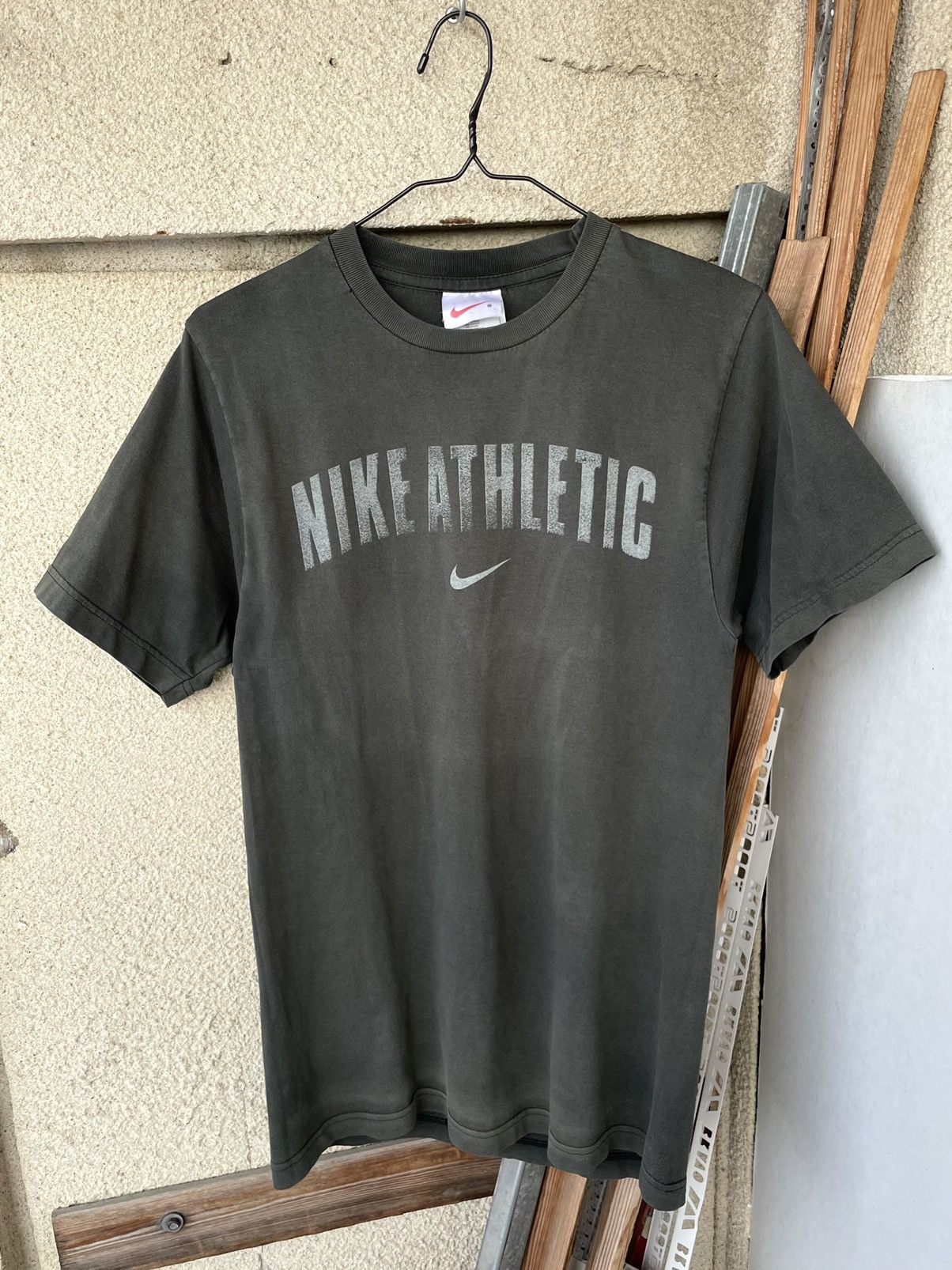 Nike Vintage 90s Nike Athletic Center Swoosh Faded Tee T-Shirt Size US S / EU 44-46 / 1 - 1 Thumbnail