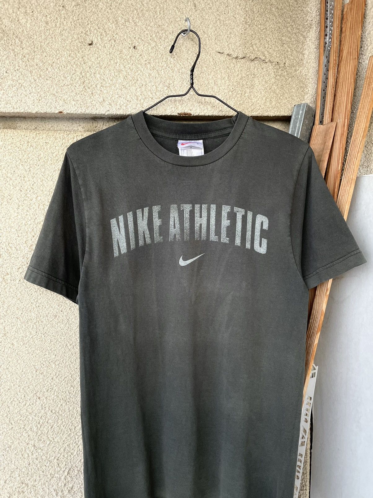 Nike Vintage 90s Nike Athletic Center Swoosh Faded Tee T-Shirt Size US S / EU 44-46 / 1 - 2 Thumbnail