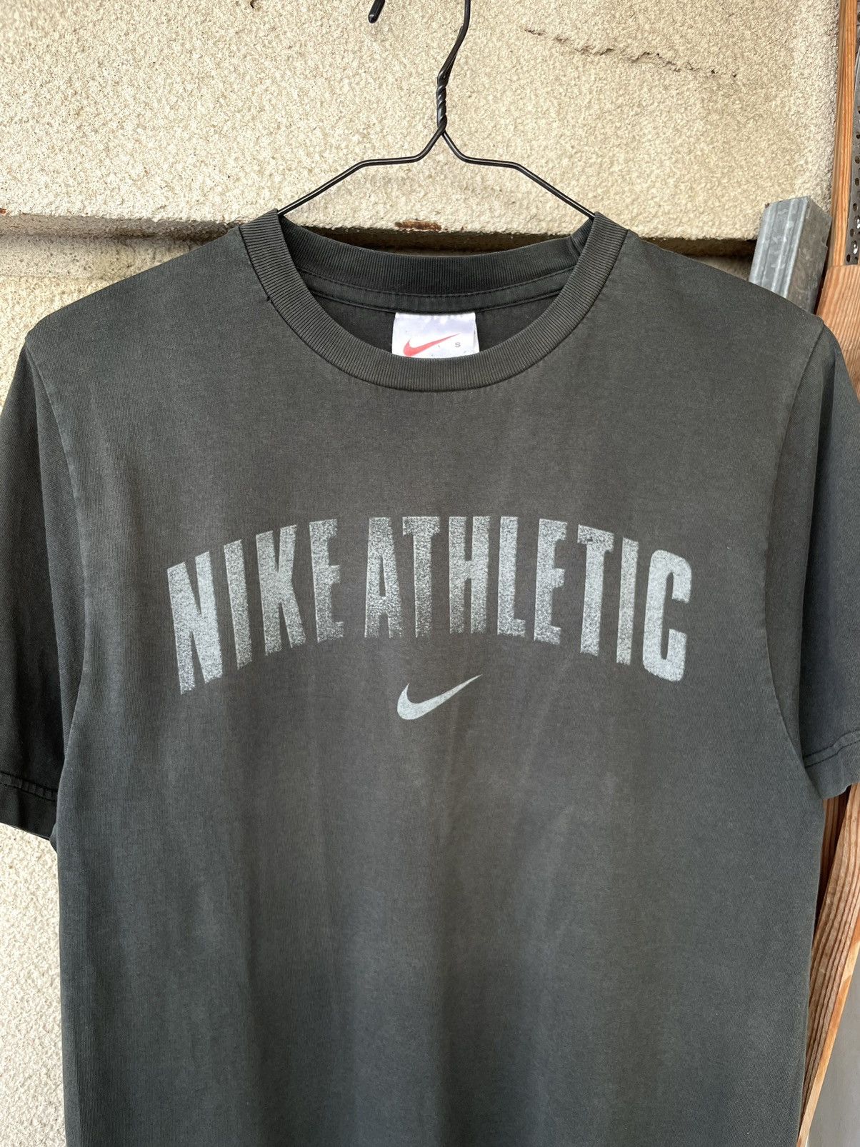 Nike Vintage 90s Nike Athletic Center Swoosh Faded Tee T-Shirt Size US S / EU 44-46 / 1 - 5 Thumbnail