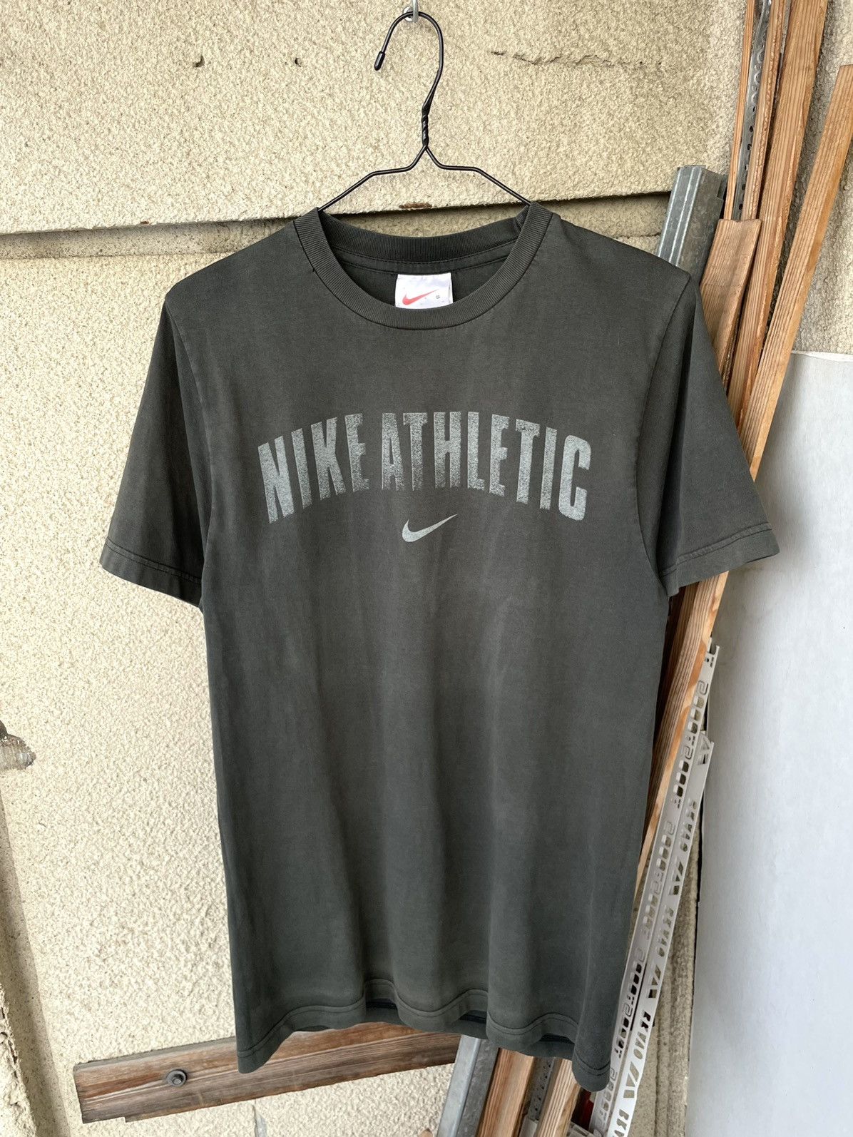 Nike Vintage 90s Nike Athletic Center Swoosh Faded Tee T-Shirt Size US S / EU 44-46 / 1 - 12 Thumbnail