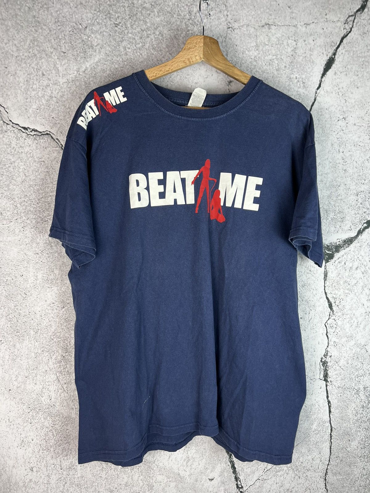 Vintage Beat me BDSM vintage tshirt Size US XL / EU 56 / 4 - 1 Thumbnail