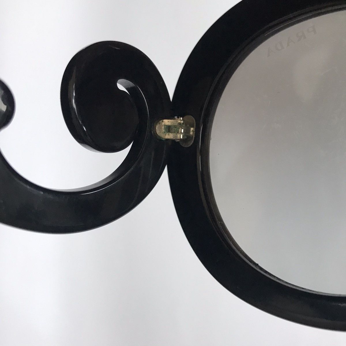 Prada Prada iconic wavy sunglasses Size ONE SIZE - 18 Thumbnail