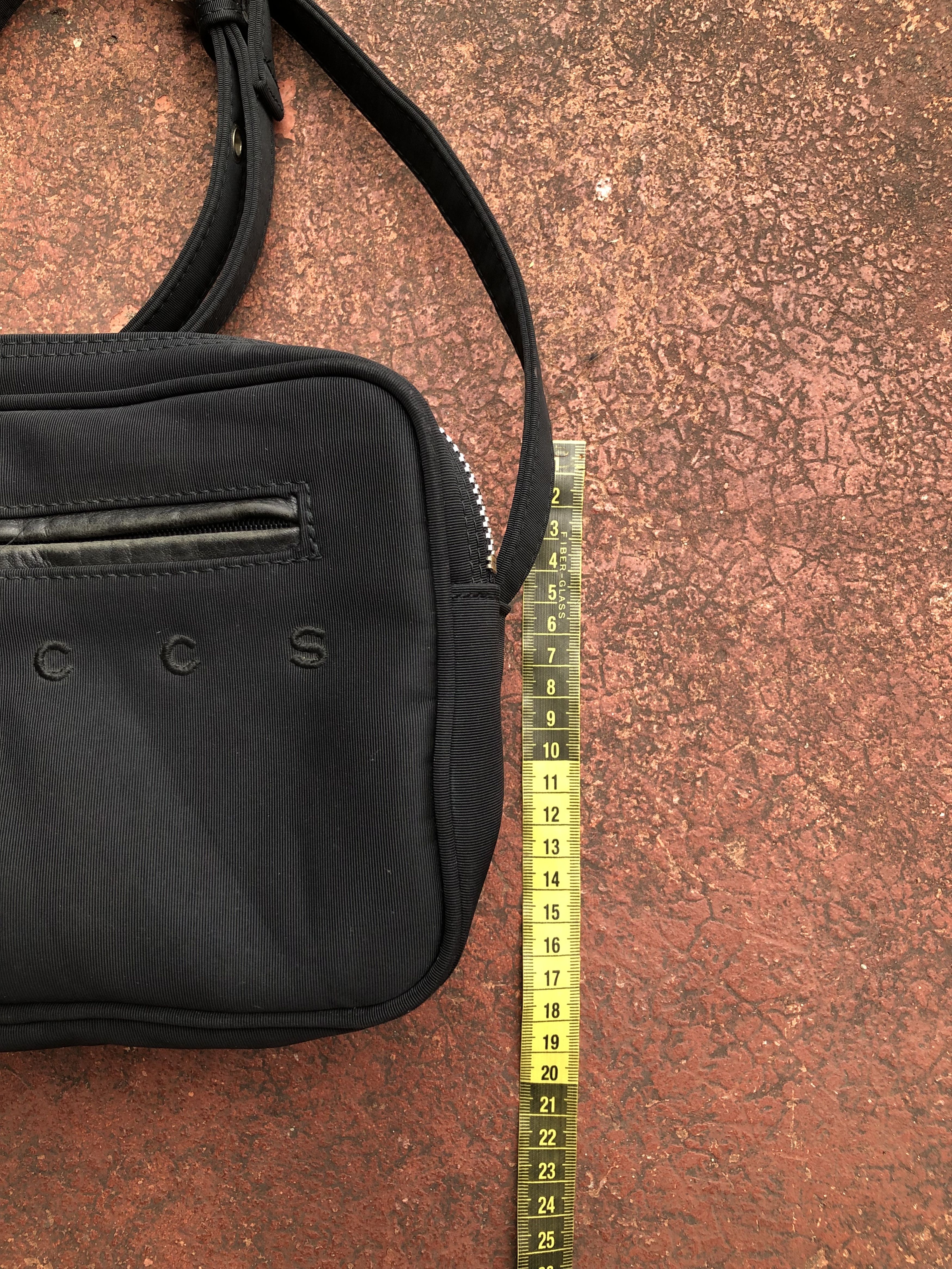 Yohji Yamamoto RARE🔥VINTAGE YOHJI Y’SACCS SMALL PADDED SPELL OUT SLING BAG Size ONE SIZE - 10 Thumbnail