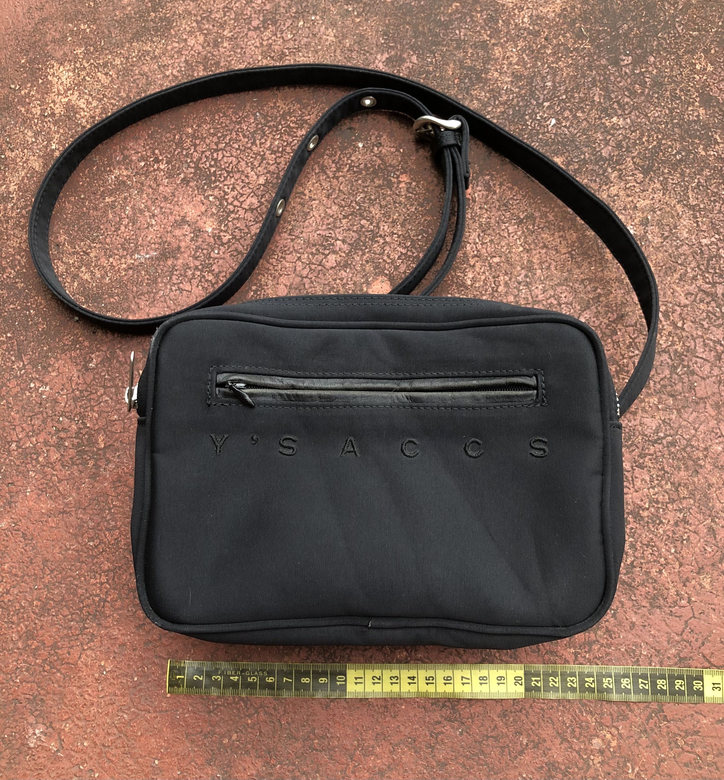 Yohji Yamamoto RARE🔥VINTAGE YOHJI Y’SACCS SMALL PADDED SPELL OUT SLING BAG Size ONE SIZE - 9 Thumbnail