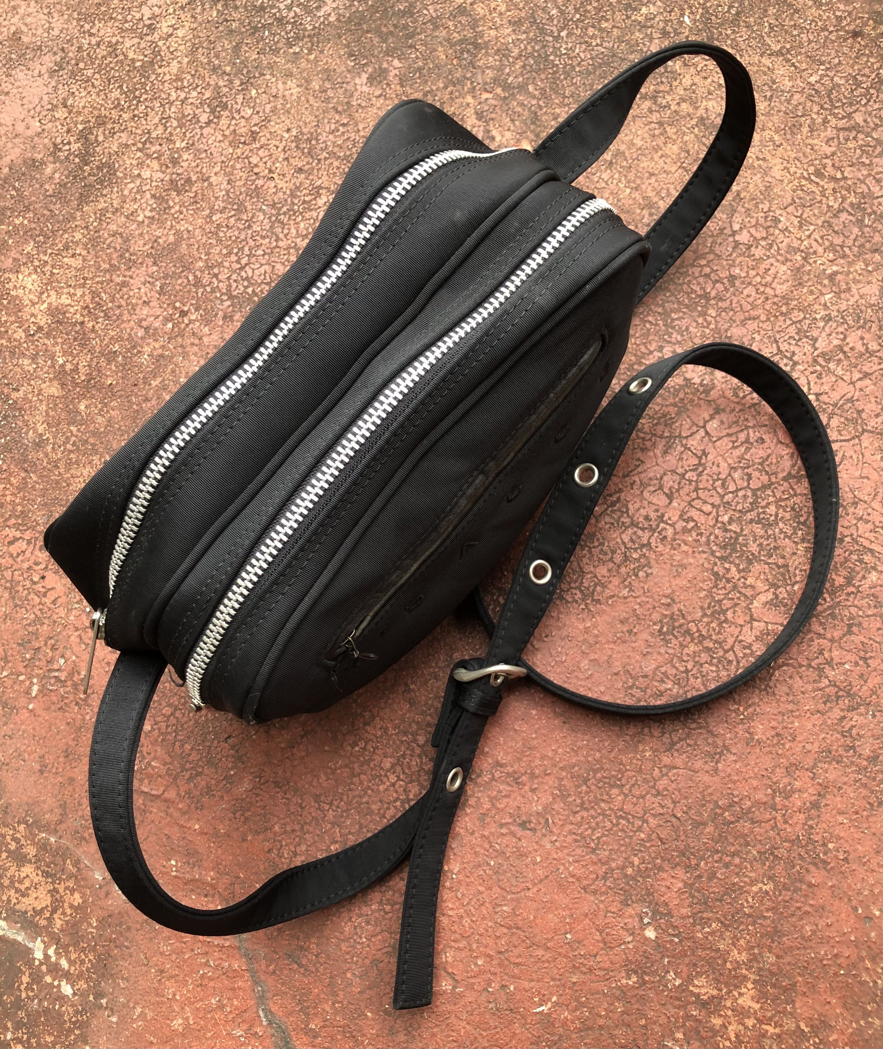Yohji Yamamoto RARE🔥VINTAGE YOHJI Y’SACCS SMALL PADDED SPELL OUT SLING BAG Size ONE SIZE - 3 Thumbnail