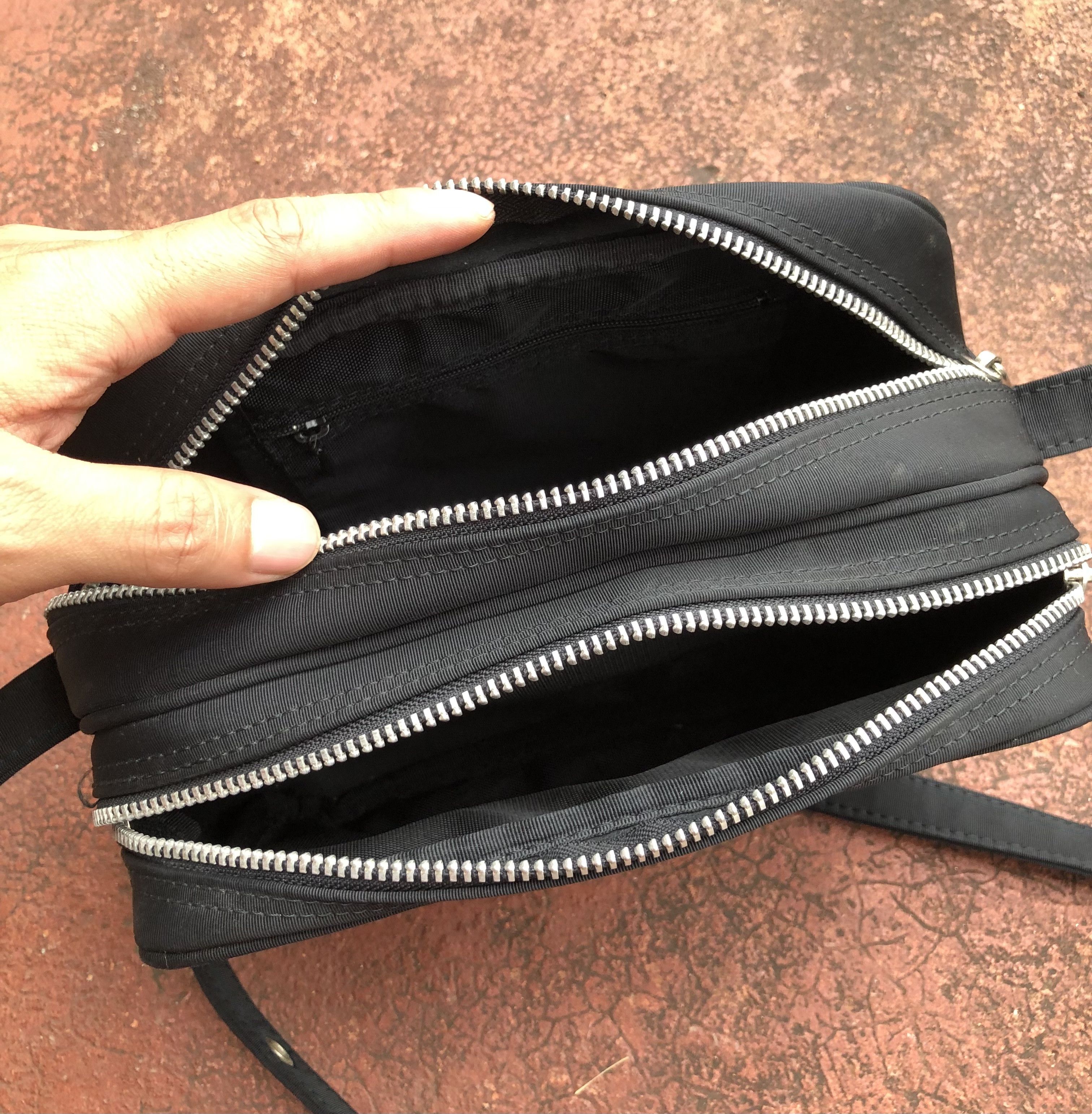 Yohji Yamamoto RARE🔥VINTAGE YOHJI Y’SACCS SMALL PADDED SPELL OUT SLING BAG Size ONE SIZE - 6 Thumbnail