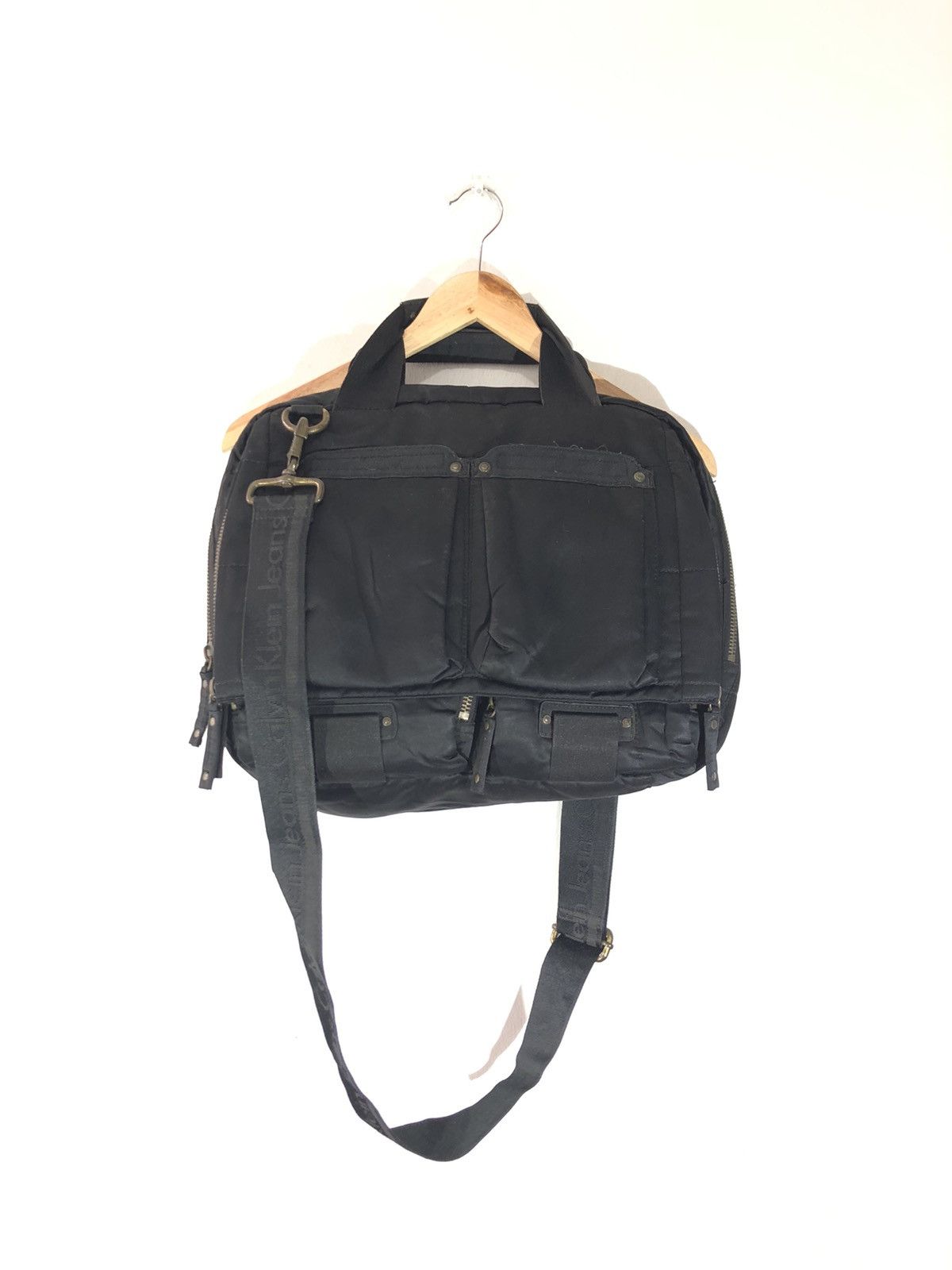 Calvin Klein Calvin Klien Jeans Messenger / Laptop Bag Size ONE SIZE - 1 Thumbnail