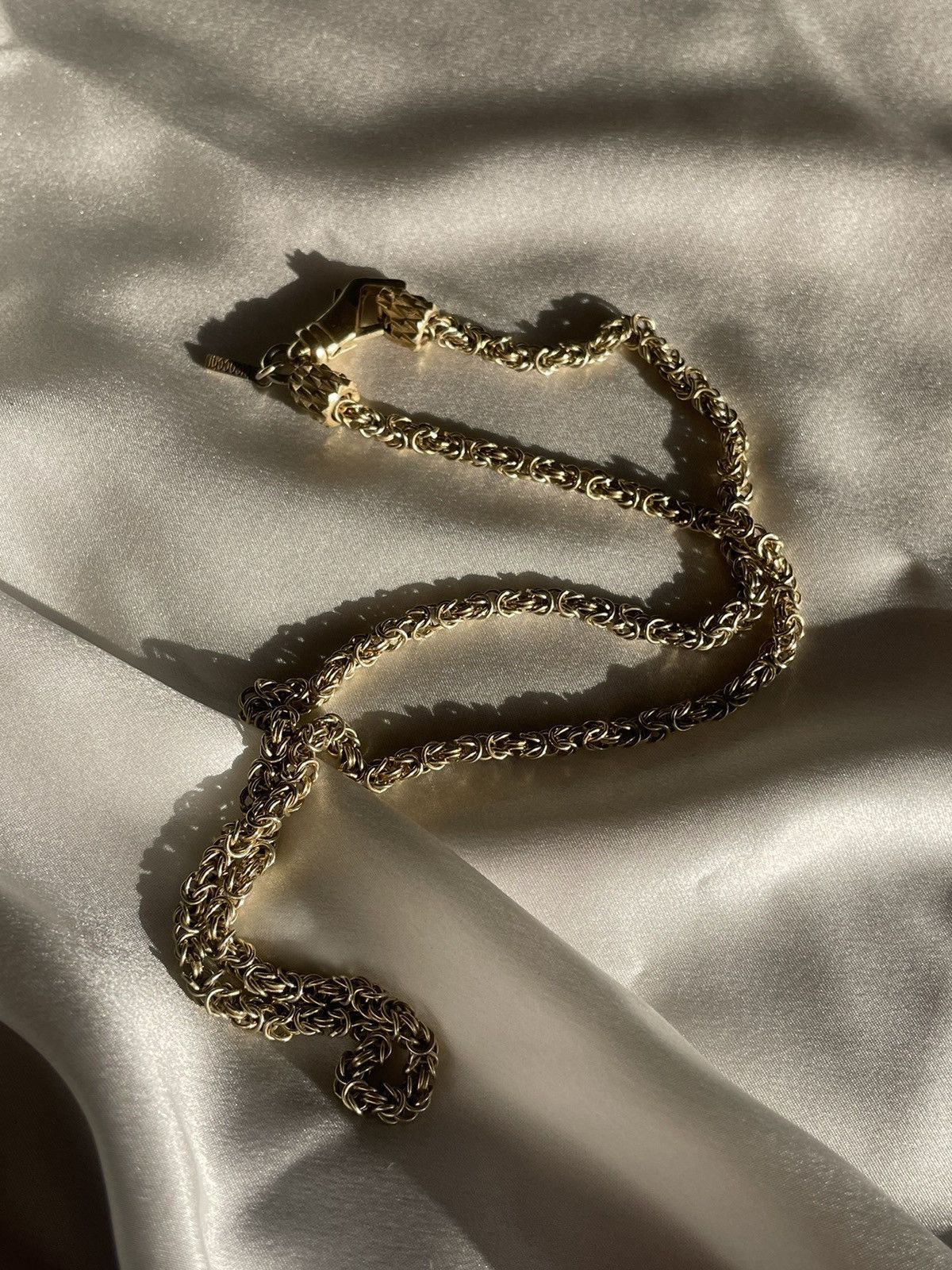 $621 retail gold Byzantine chain necklace