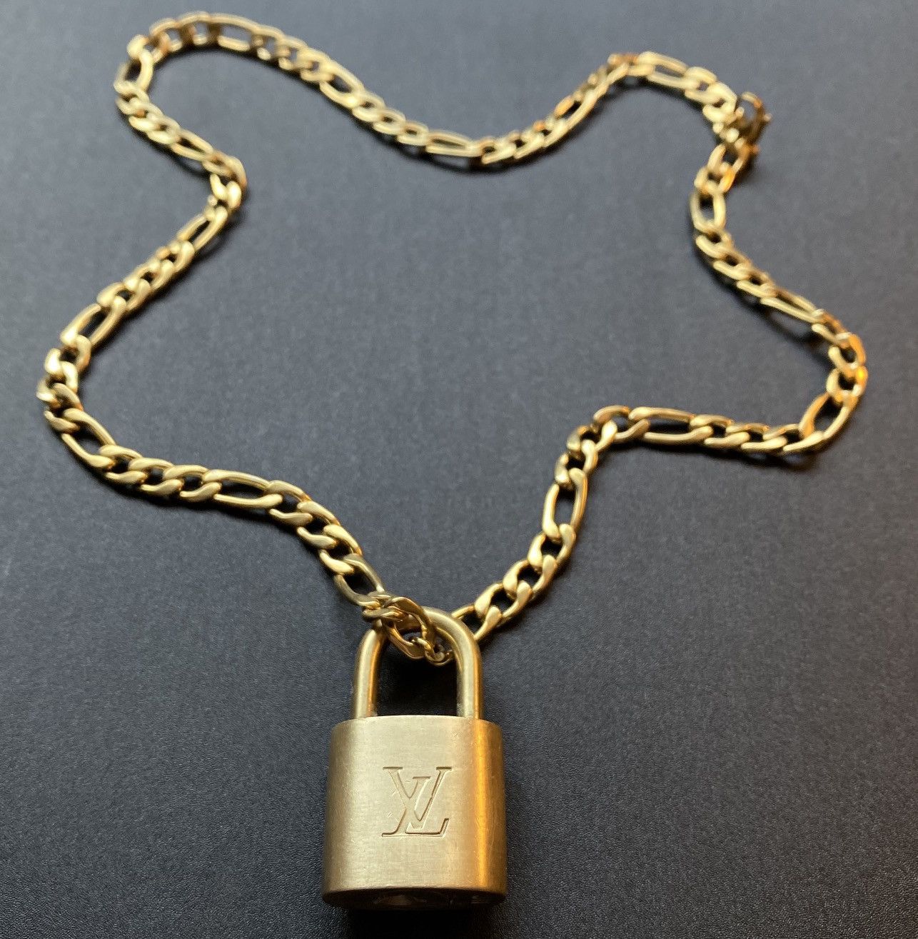 Louis Vuitton Chain Links Patches Necklace (MP2682)