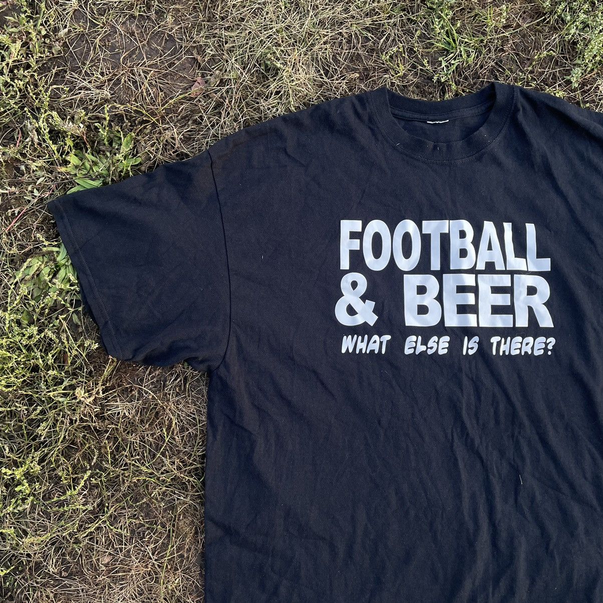 20471120 Vintage Y2K ADULT “ Football and Beer “ Humor Tee Size US XL / EU 56 / 4 - 3 Thumbnail