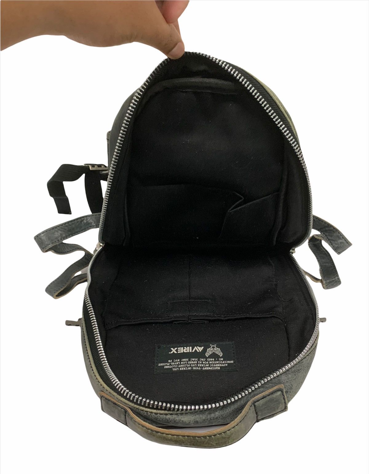 Avirex RARE ‼️ Avirex LTD 💀 Flight Leather Y2k Bodybag Size ONE SIZE - 5 Thumbnail