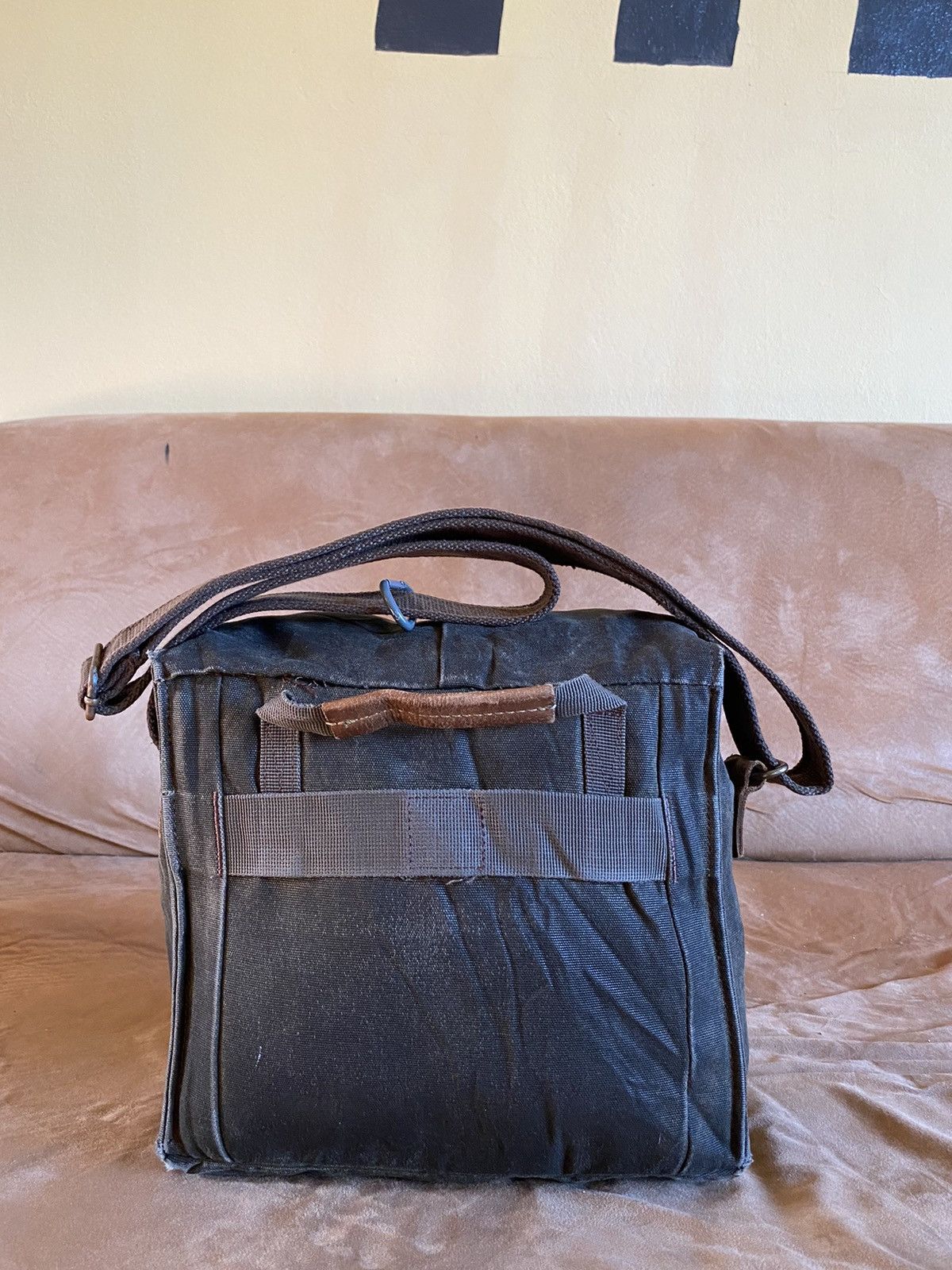 National Athletic Goods Rare National Geographic sling bag Size ONE SIZE - 5 Thumbnail