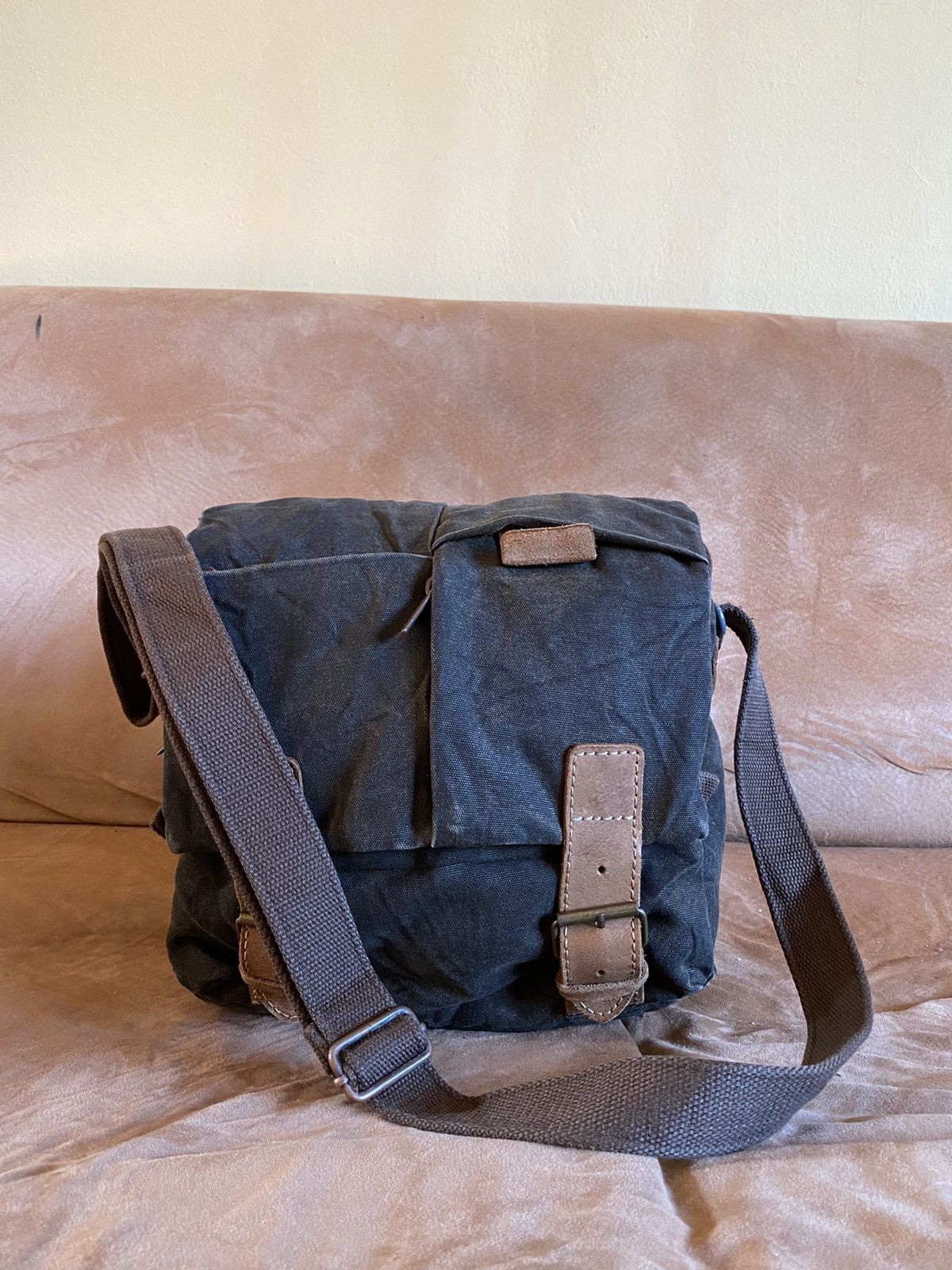 National Athletic Goods Rare National Geographic sling bag Size ONE SIZE - 1 Thumbnail
