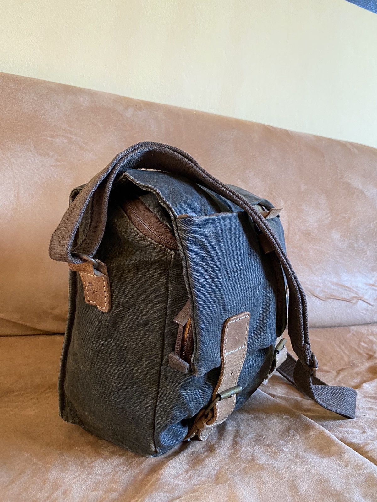 National Athletic Goods Rare National Geographic sling bag Size ONE SIZE - 3 Thumbnail