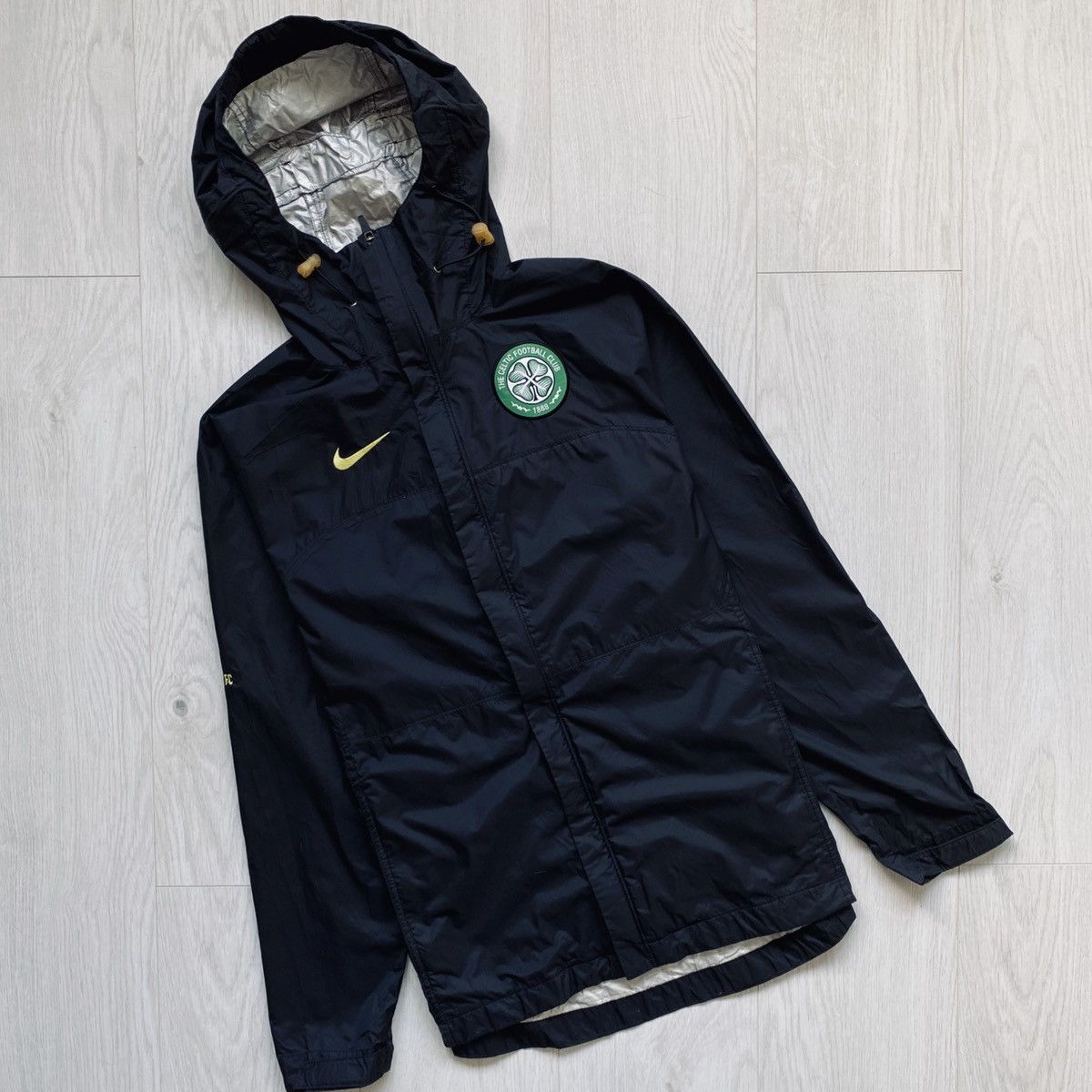 Nike × Vintage CELTIC Nike Vintage Training Soccer Waterproof Jacket Size US S / EU 44-46 / 1 - 2 Thumbnail