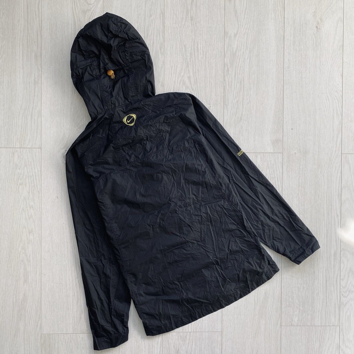 Nike × Vintage CELTIC Nike Vintage Training Soccer Waterproof Jacket Size US S / EU 44-46 / 1 - 7 Thumbnail
