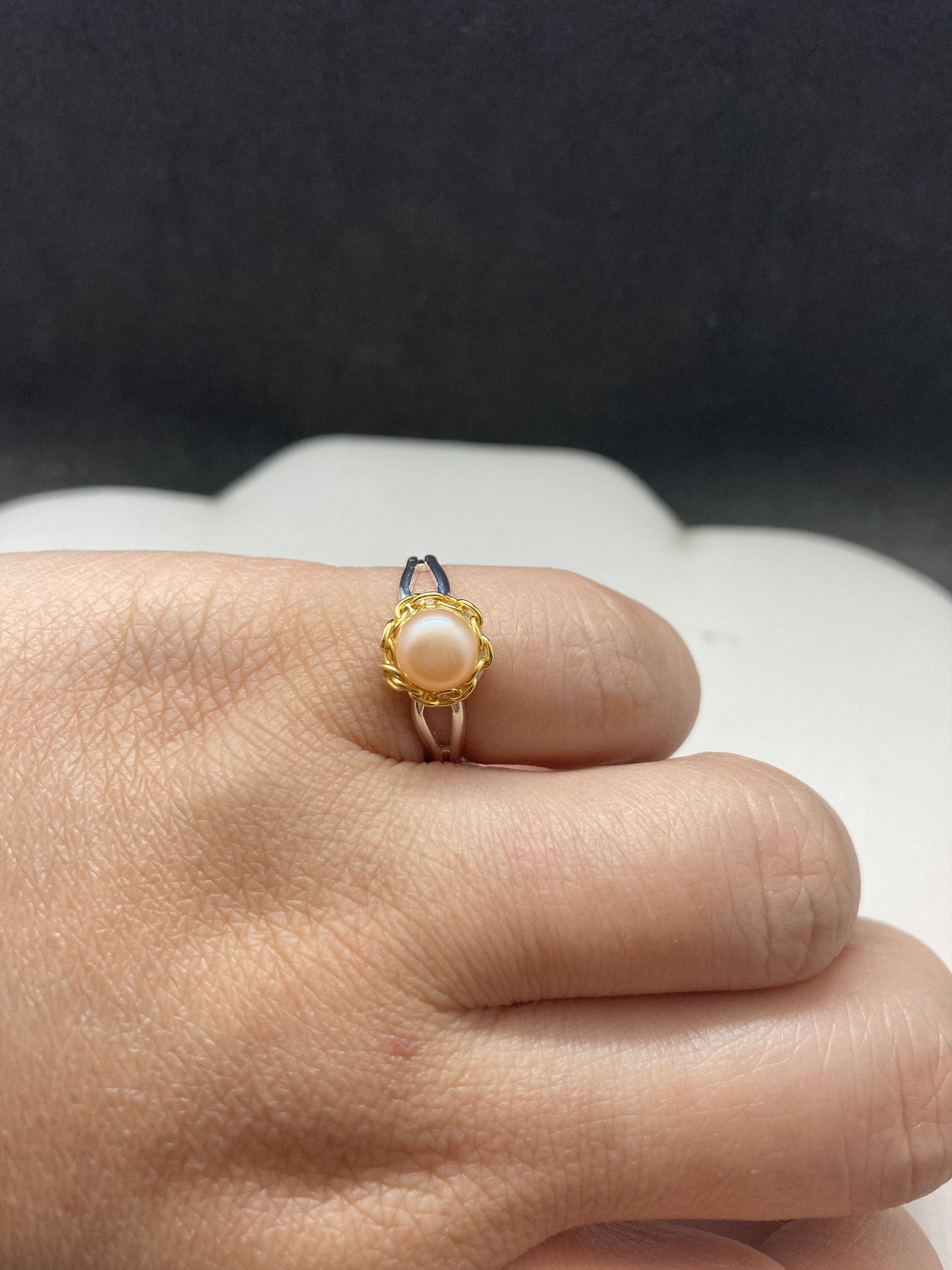 Handmade Cream pearl bead ring with gold chain - size 6 Size ONE SIZE - 3 Thumbnail
