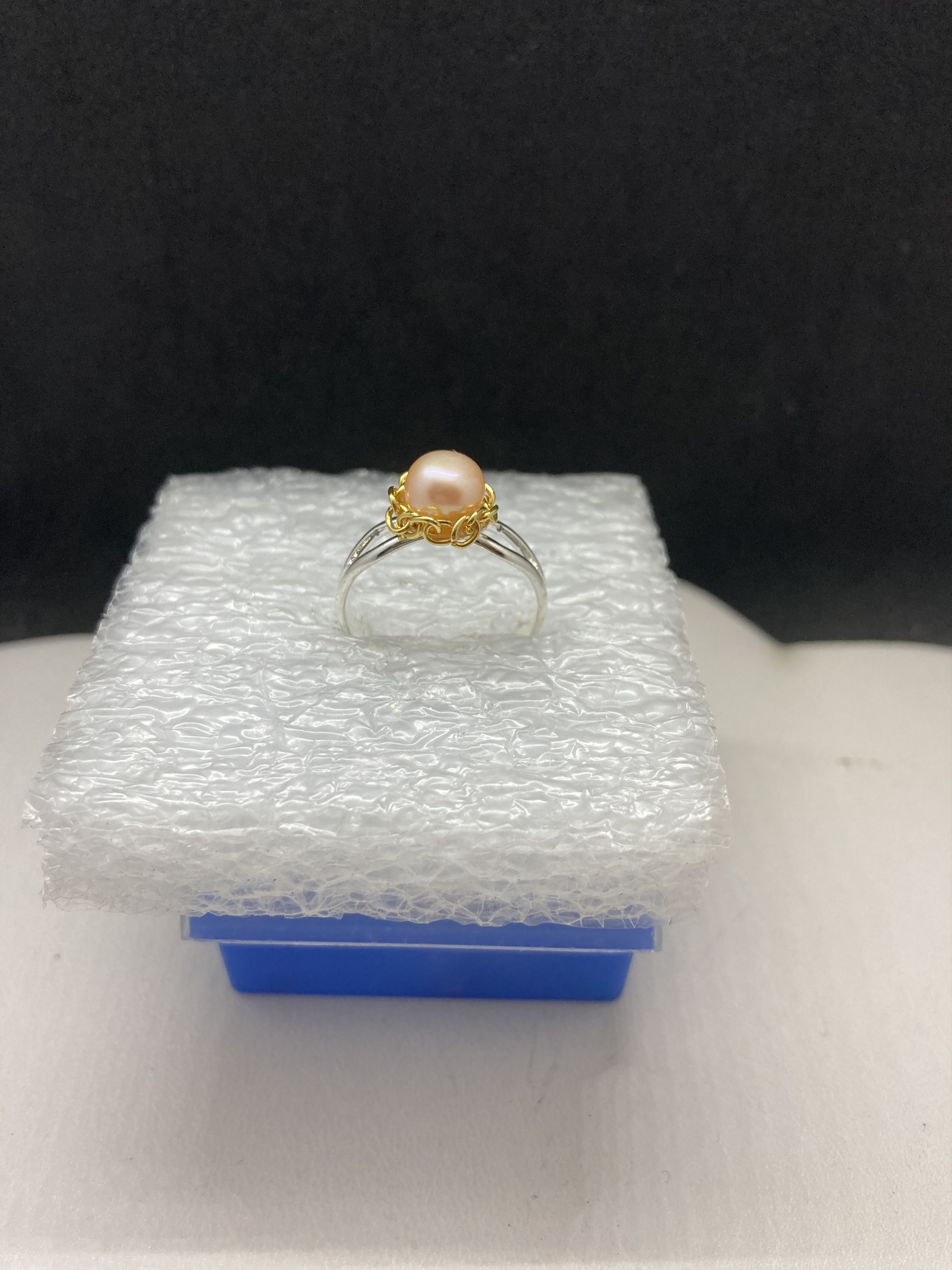 Handmade Cream pearl bead ring with gold chain - size 6 Size ONE SIZE - 2 Thumbnail