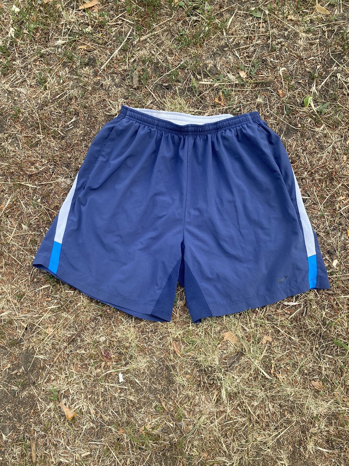 Nike Vintage Nike shorts streetwear swoosh casual y2k size L Size US 34 / EU 50 - 1 Thumbnail