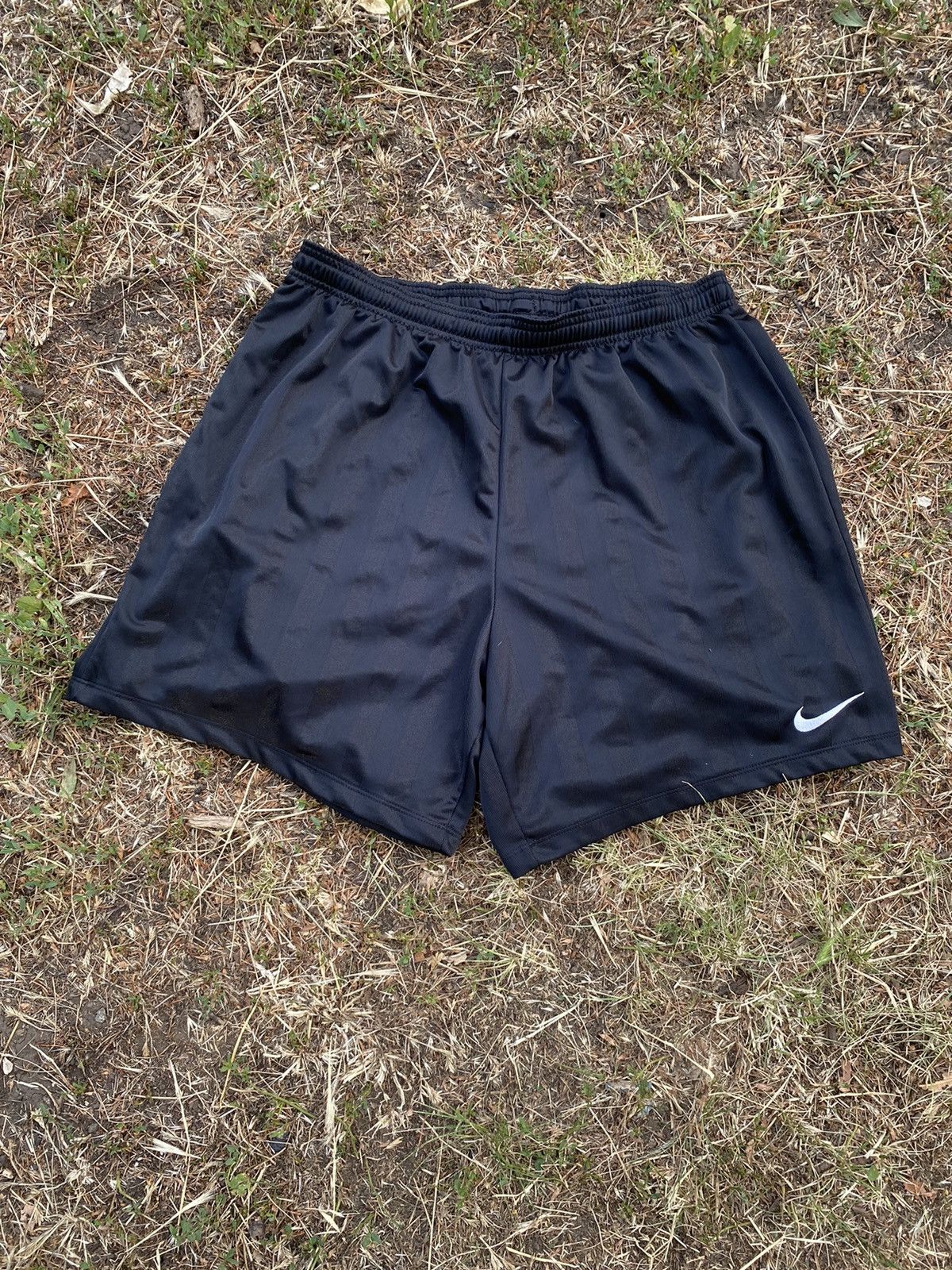 Nike Vintage Nike shorts streetwear swoosh casual y2k size XL Size US 36 / EU 52 - 1 Thumbnail