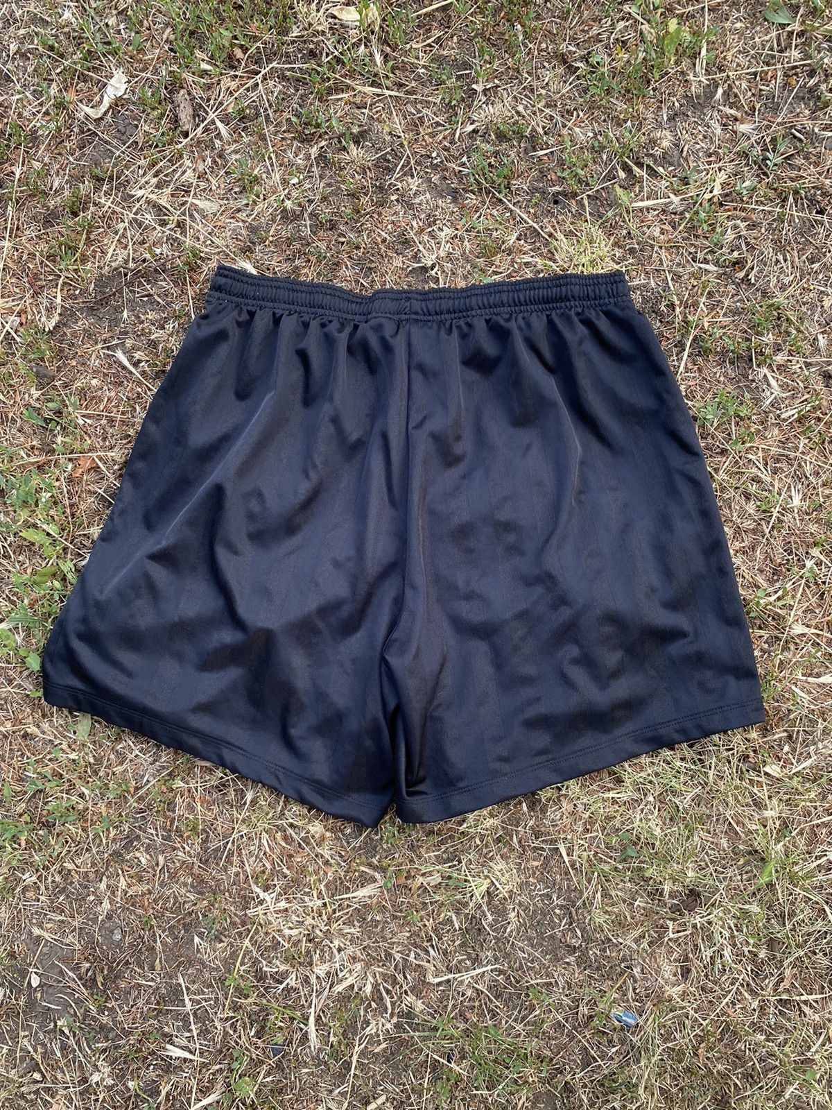 Nike Vintage Nike shorts streetwear swoosh casual y2k size XL Size US 36 / EU 52 - 2 Thumbnail