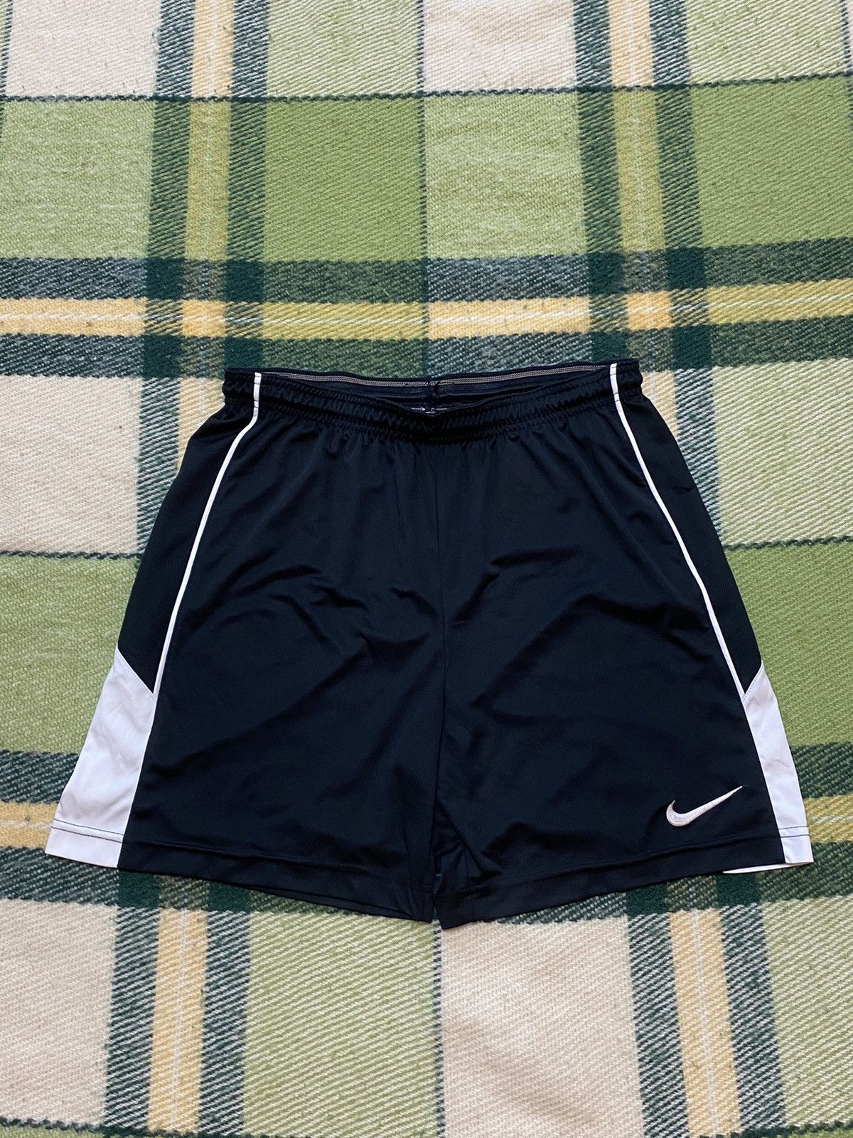 Nike Vintage Nike shorts streetwear swoosh casual y2k size M Size US 32 / EU 48 - 1 Thumbnail