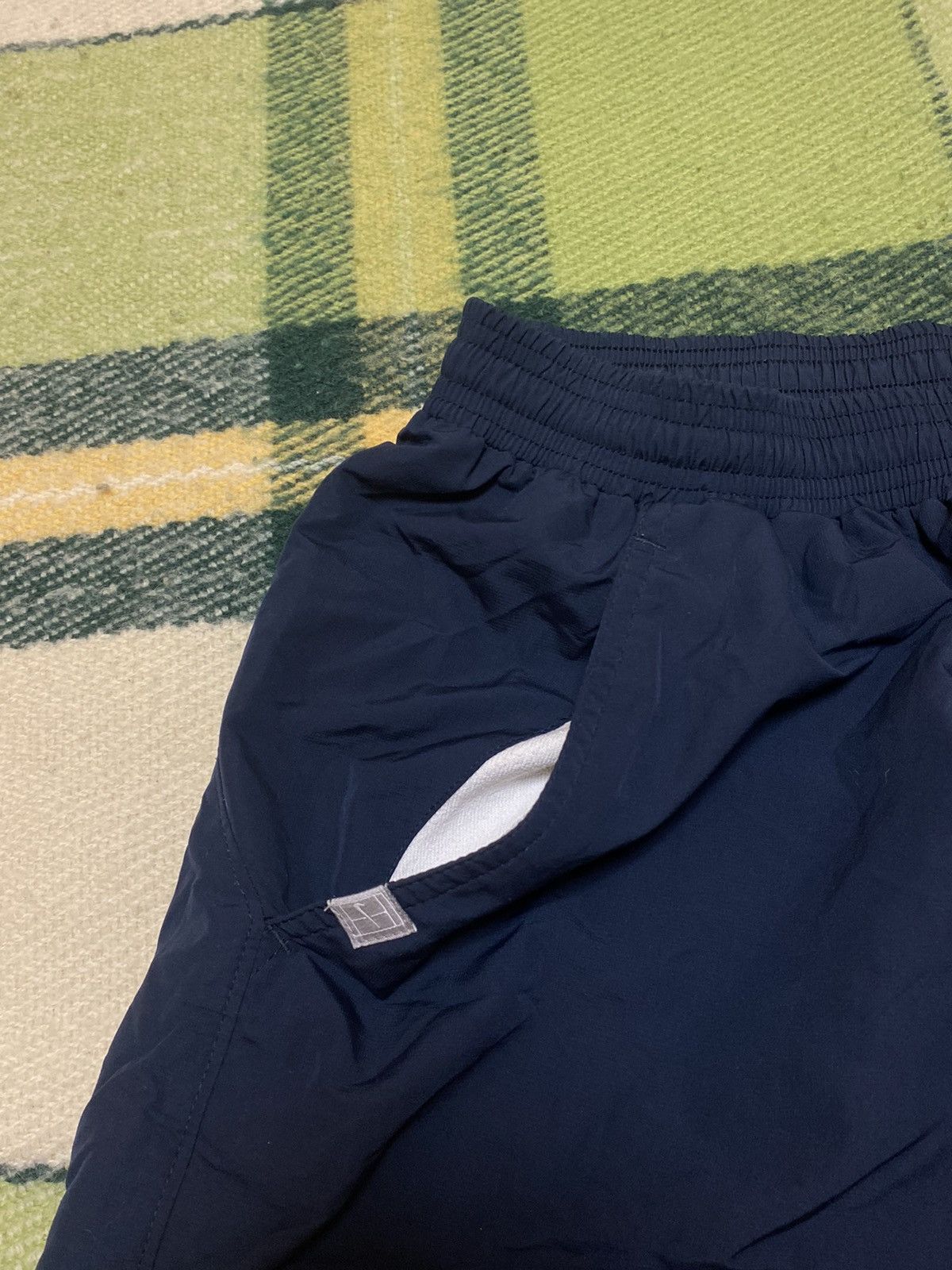 Nike Vintage Nike shorts streetwear swoosh casual y2k size XL Size US 36 / EU 52 - 2 Thumbnail