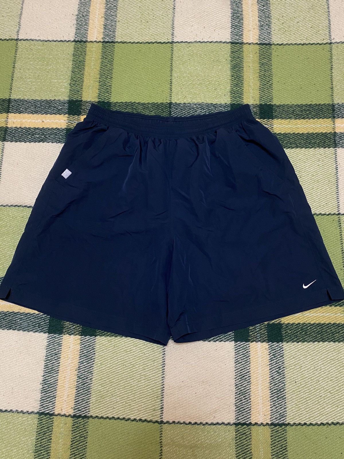 Nike Vintage Nike shorts streetwear swoosh casual y2k size XL Size US 36 / EU 52 - 1 Thumbnail