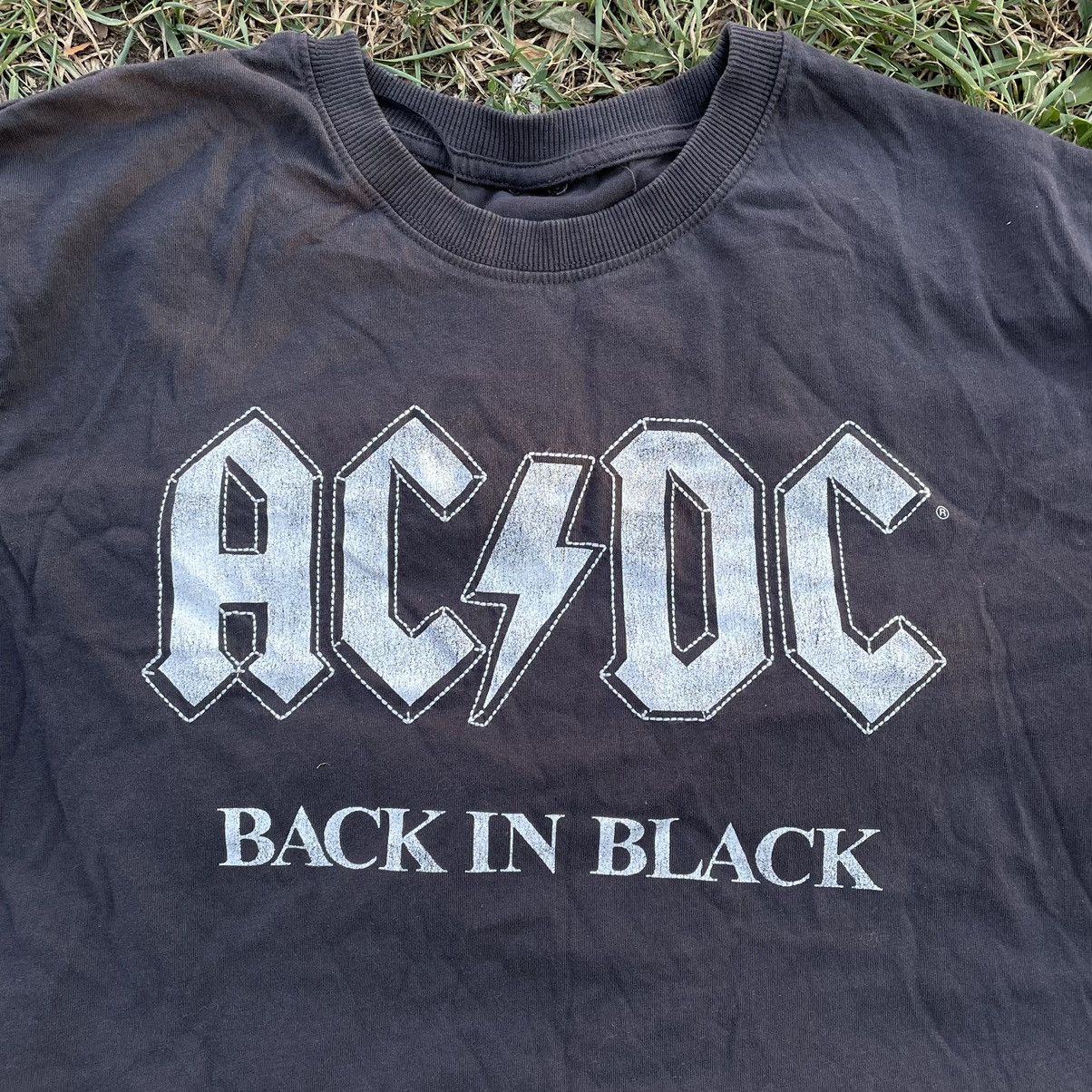 Vintage Vintage Y2K AC DC Back In Black Band Tee Graphic Streetwear Size US M / EU 48-50 / 2 - 4 Thumbnail