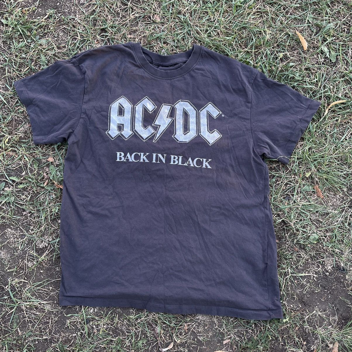Vintage Vintage Y2K AC DC Back In Black Band Tee Graphic Streetwear Size US M / EU 48-50 / 2 - 1 Thumbnail