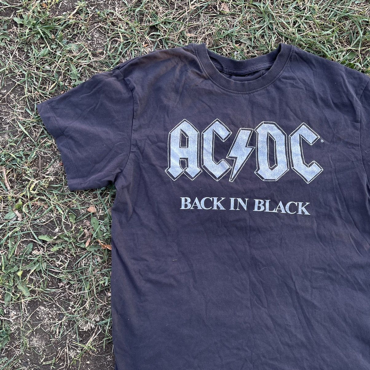Vintage Vintage Y2K AC DC Back In Black Band Tee Graphic Streetwear Size US M / EU 48-50 / 2 - 3 Thumbnail