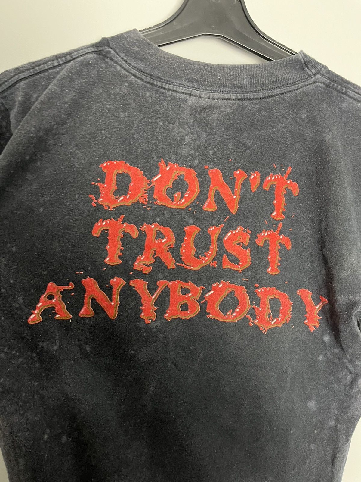 WWE RARE VINTAGE STONE COLD WWE WWF DONT TRUST ANYBODY TEE Size US S / EU 44-46 / 1 - 13 Thumbnail