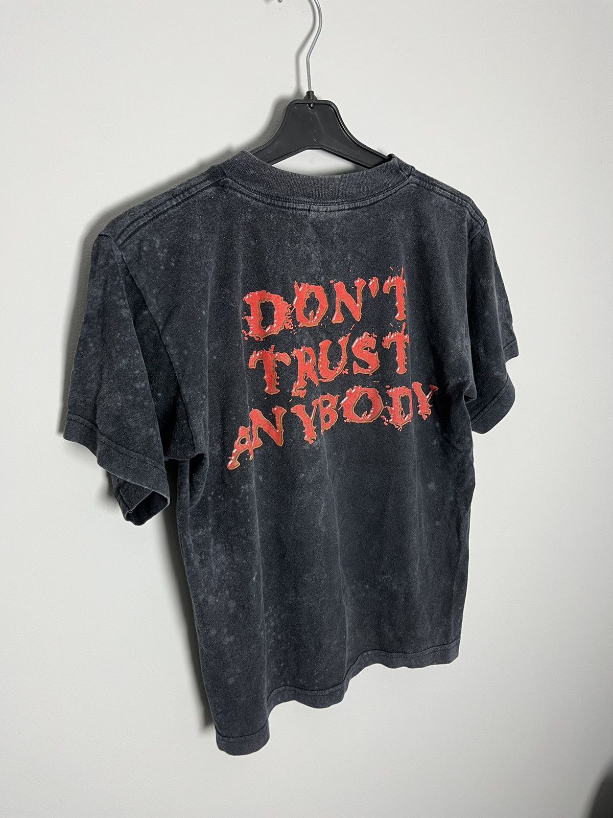 WWE RARE VINTAGE STONE COLD WWE WWF DONT TRUST ANYBODY TEE Size US S / EU 44-46 / 1 - 12 Thumbnail