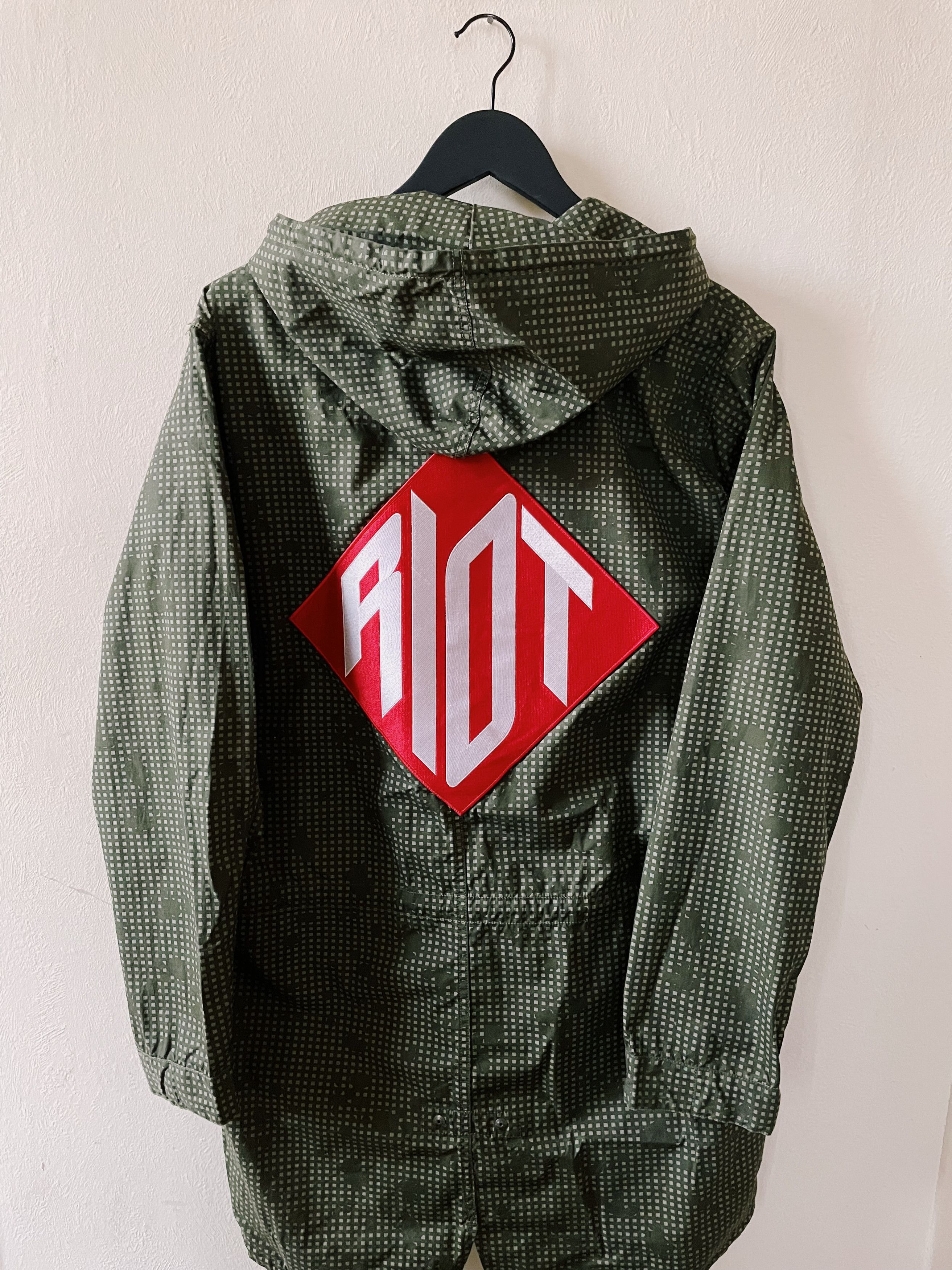 Supreme Supreme Neville Brody Riot Fishtail Parka Olive | Grailed