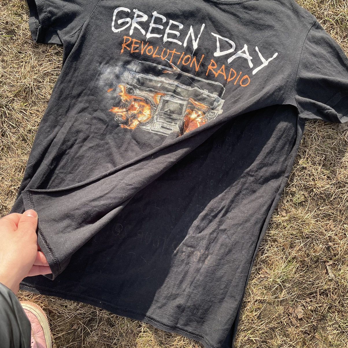 Vintage Vintage 90s Green Day Revolution Radio Graphic Tee Grunge M Size US M / EU 48-50 / 2 - 6 Thumbnail