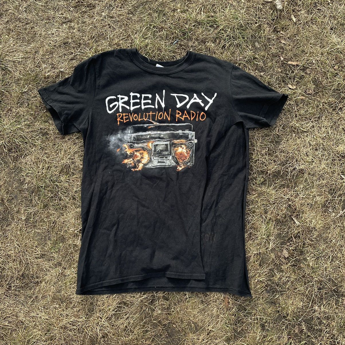 Vintage Vintage 90s Green Day Revolution Radio Graphic Tee Grunge M Size US M / EU 48-50 / 2 - 1 Thumbnail