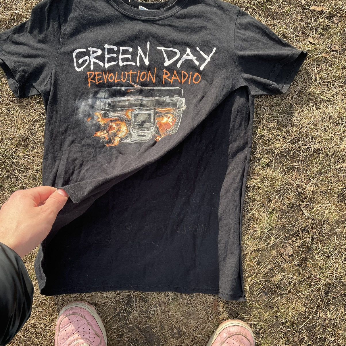 Vintage Vintage 90s Green Day Revolution Radio Graphic Tee Grunge M Size US M / EU 48-50 / 2 - 5 Thumbnail