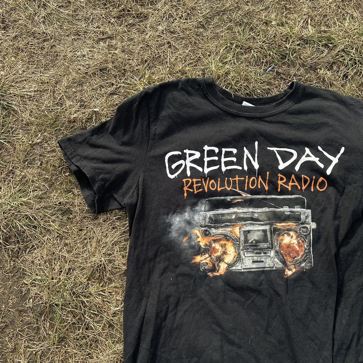 Vintage Vintage 90s Green Day Revolution Radio Graphic Tee Grunge M Size US M / EU 48-50 / 2 - 3 Thumbnail