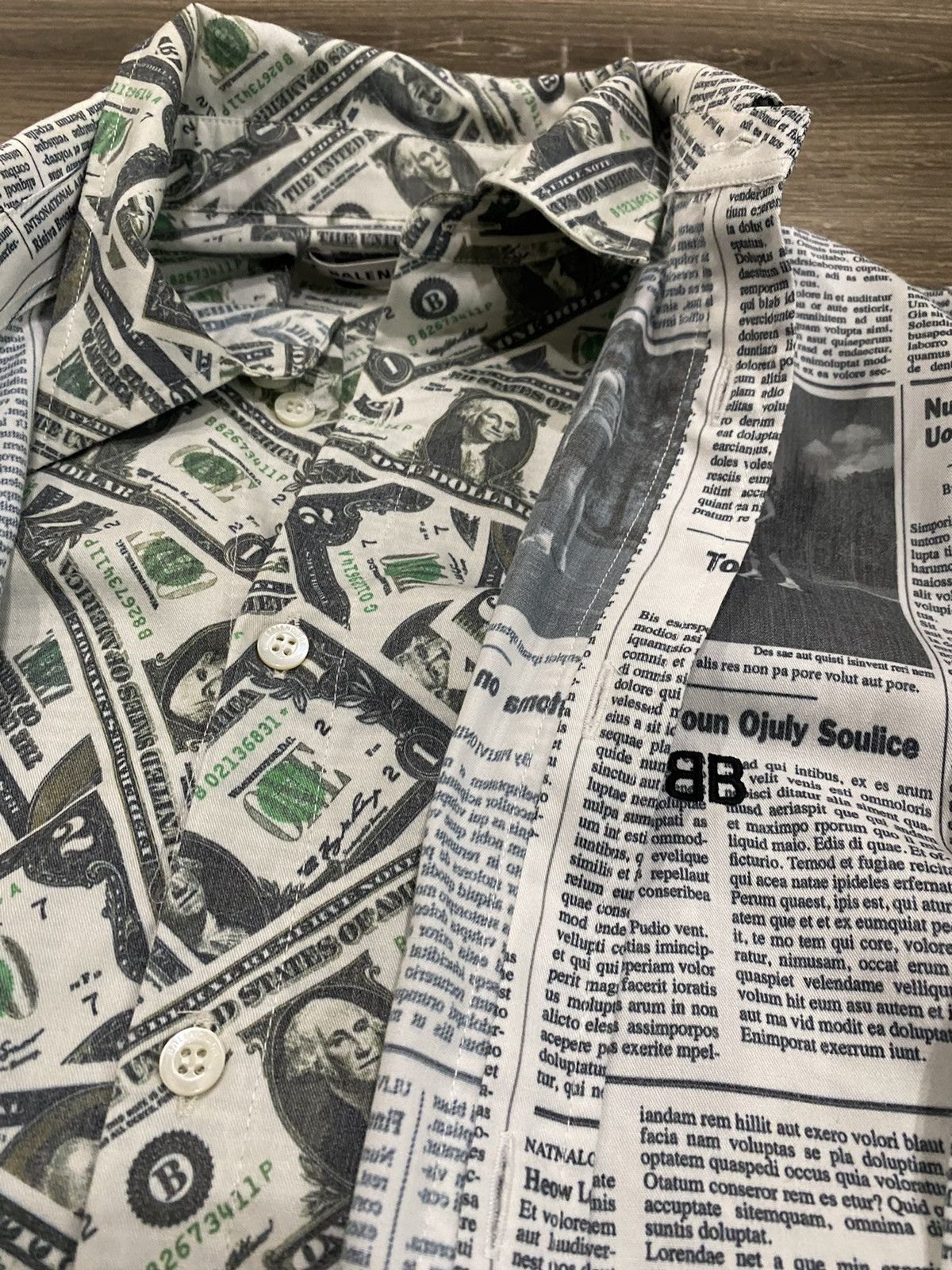 Balenciaga RARE Balenciaga SS18 double fit dollar/money newspaper shirt Size US M / EU 48-50 / 2 - 6 Thumbnail