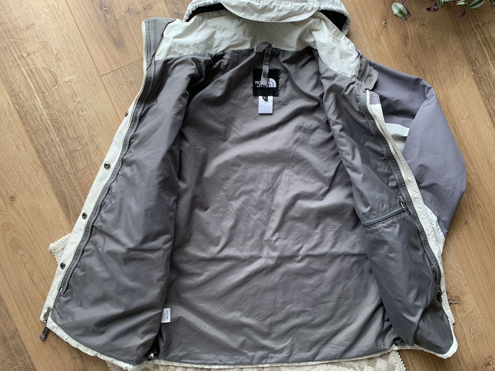 The North Face Vintage The North Face HyVent Light Jacket Size M / US 6-8 / IT 42-44 - 16 Thumbnail