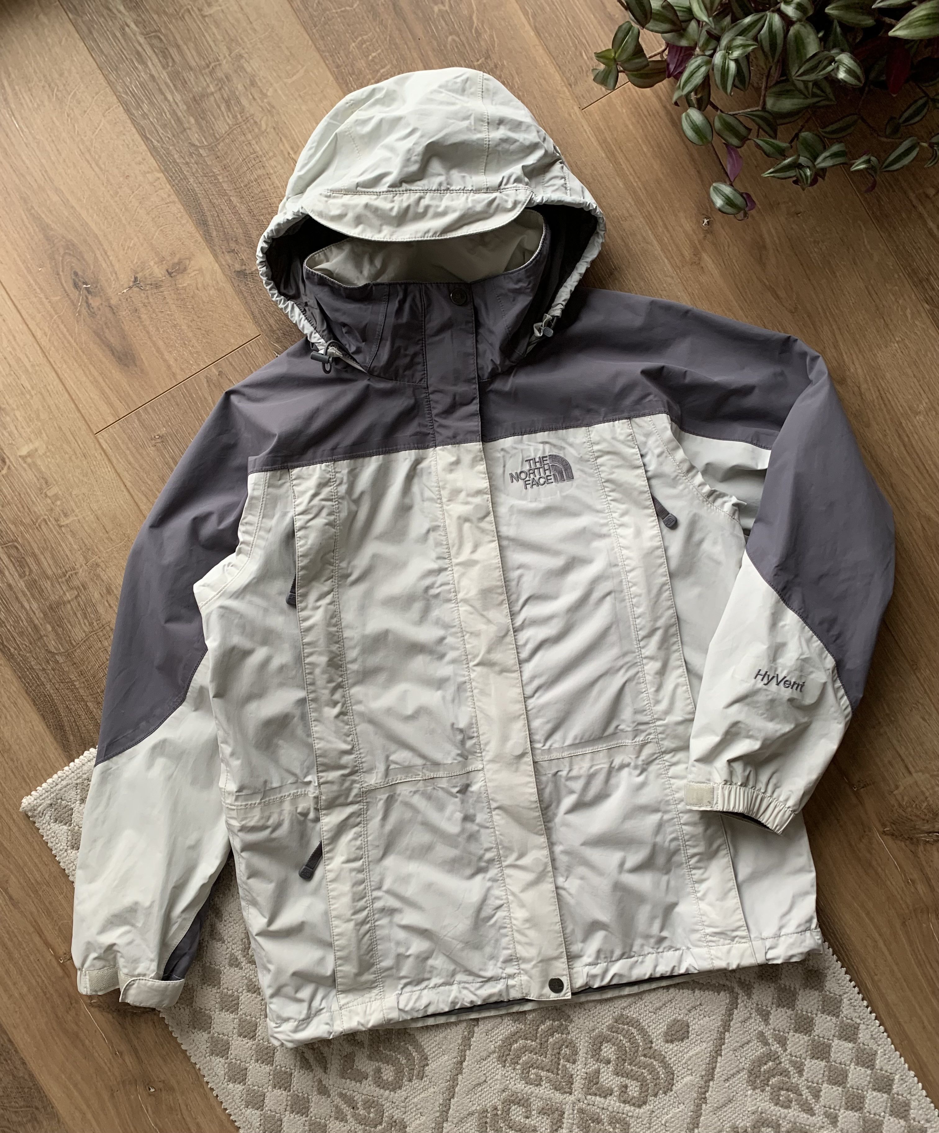 The North Face Vintage The North Face HyVent Light Jacket Size M / US 6-8 / IT 42-44 - 1 Thumbnail