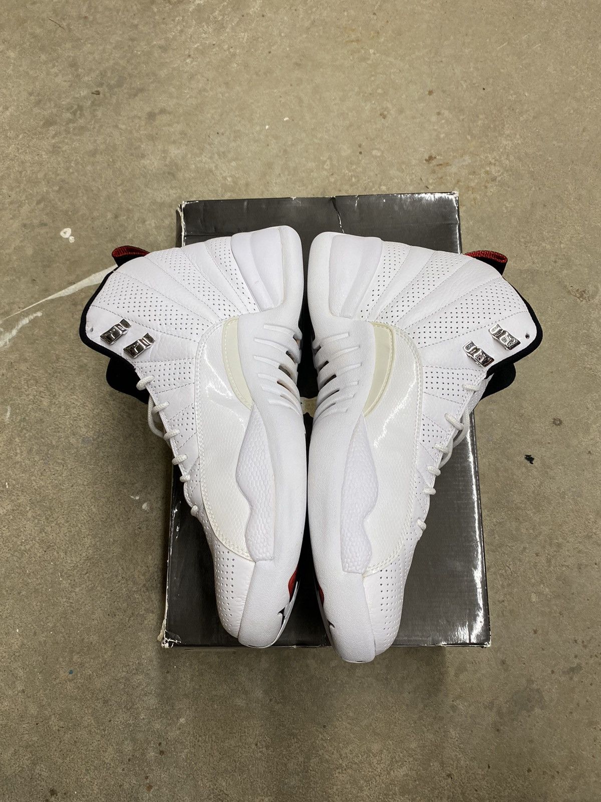 Jordan Brand Air Jordan 12 Retro Rising Sun 2009 Size US 9.5 / EU 42-43 - 3 Thumbnail
