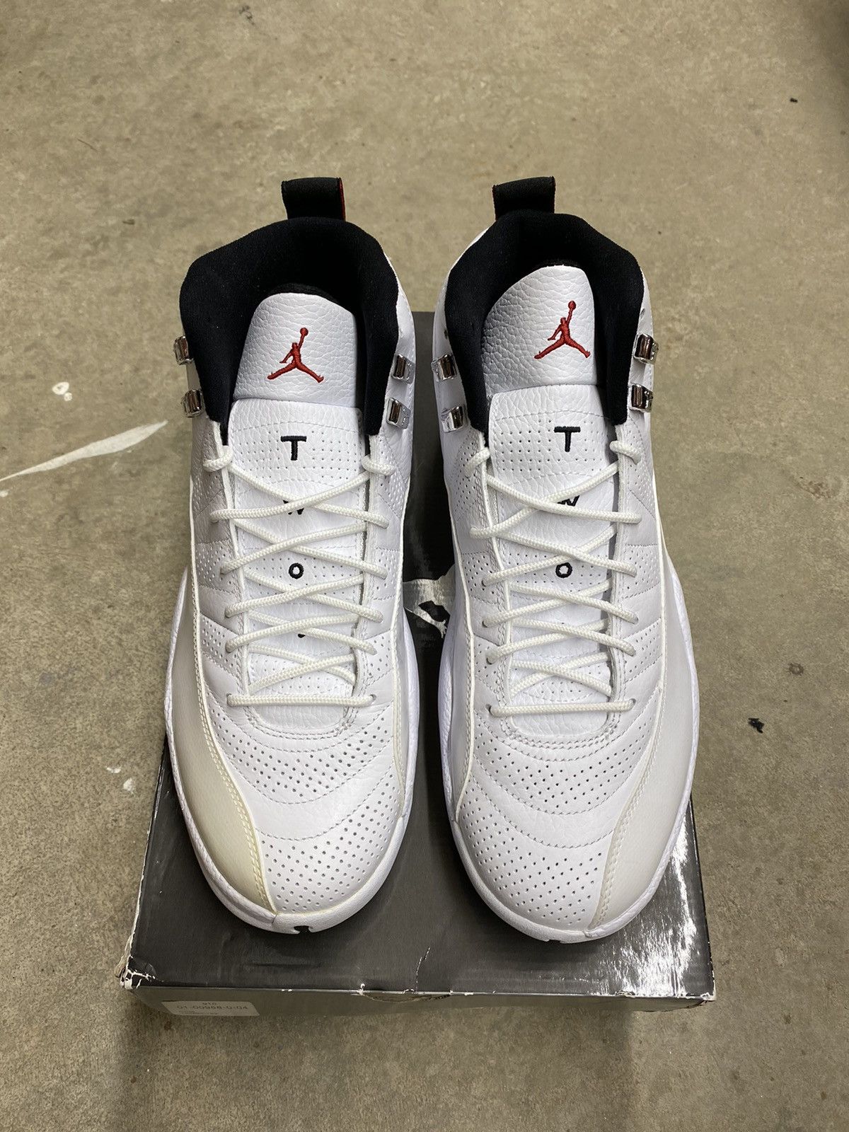 Jordan Brand Air Jordan 12 Retro Rising Sun 2009 Size US 9.5 / EU 42-43 - 2 Thumbnail