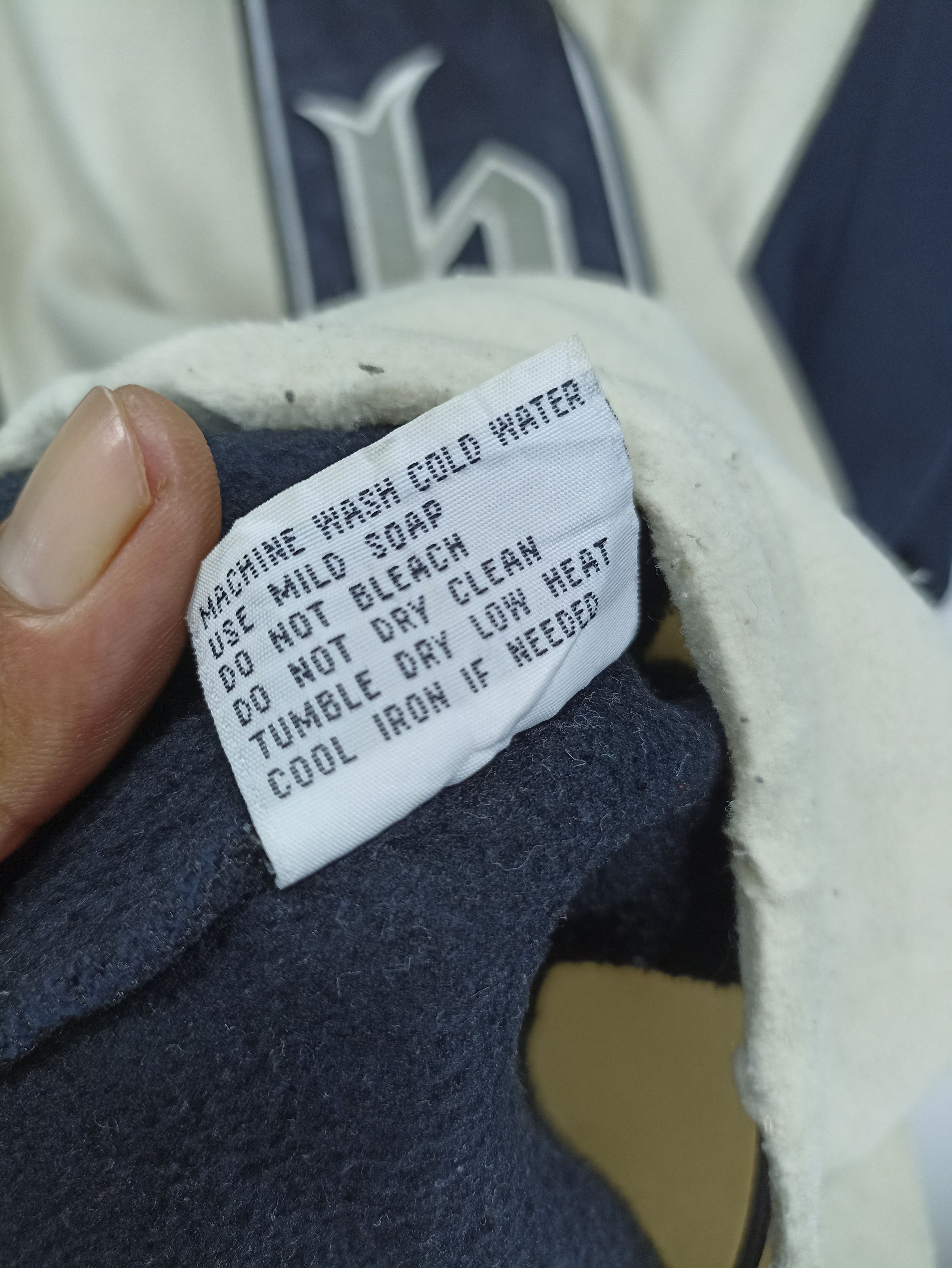 Japanese Brand × Vintage Vintage Japanese Brand H Fleece Big Logo Size US XL / EU 56 / 4 - 10 Thumbnail