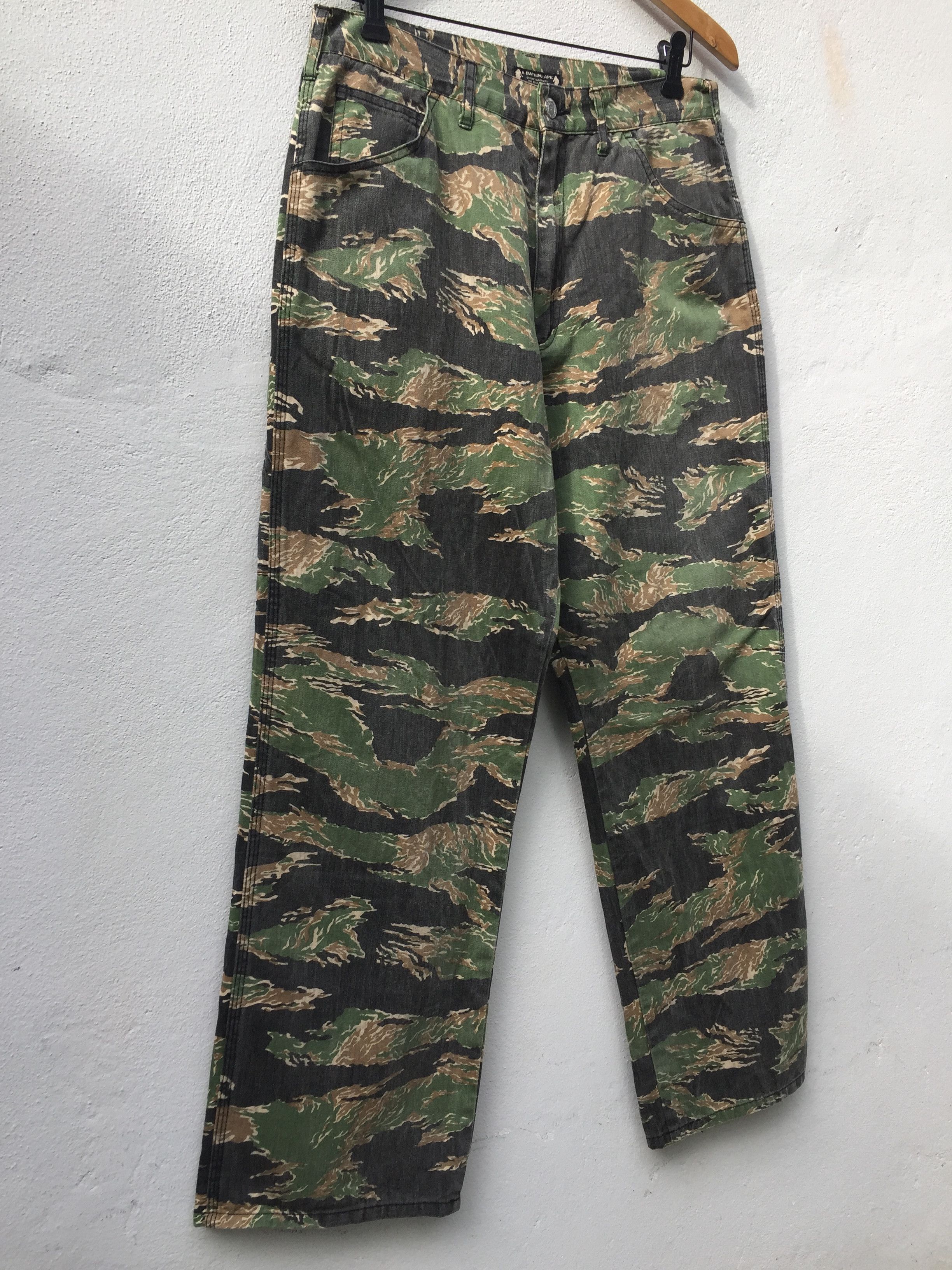 Bape Tiger Camo Pants Size US 32 / EU 48 - 2 Thumbnail