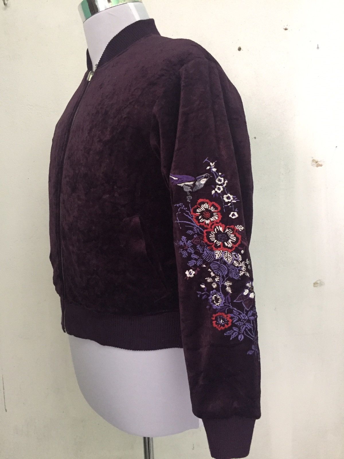 Japanese Brand Velvet Flowers Birds Sukajan Style Jacket Size US S / EU 44-46 / 1 - 2 Thumbnail